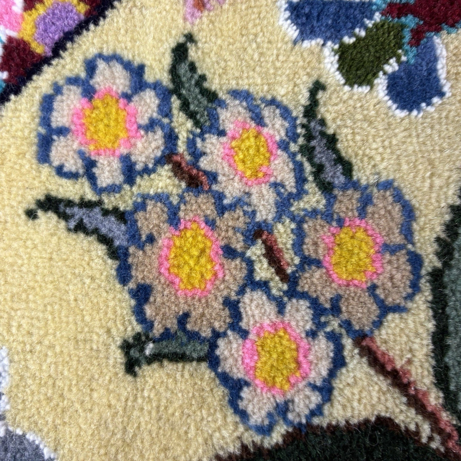 Persian Nain Round Flower Rug Yellow Hand Knotted Size 20”x20” Or 50cm X 50cm10