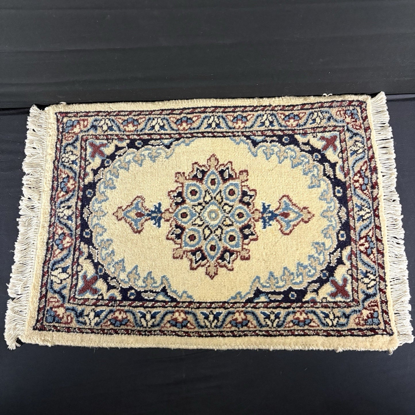 Rug Hand Knotted Blue Medallion 2'x1' or 23"x17" or 40cm X 60cm0
