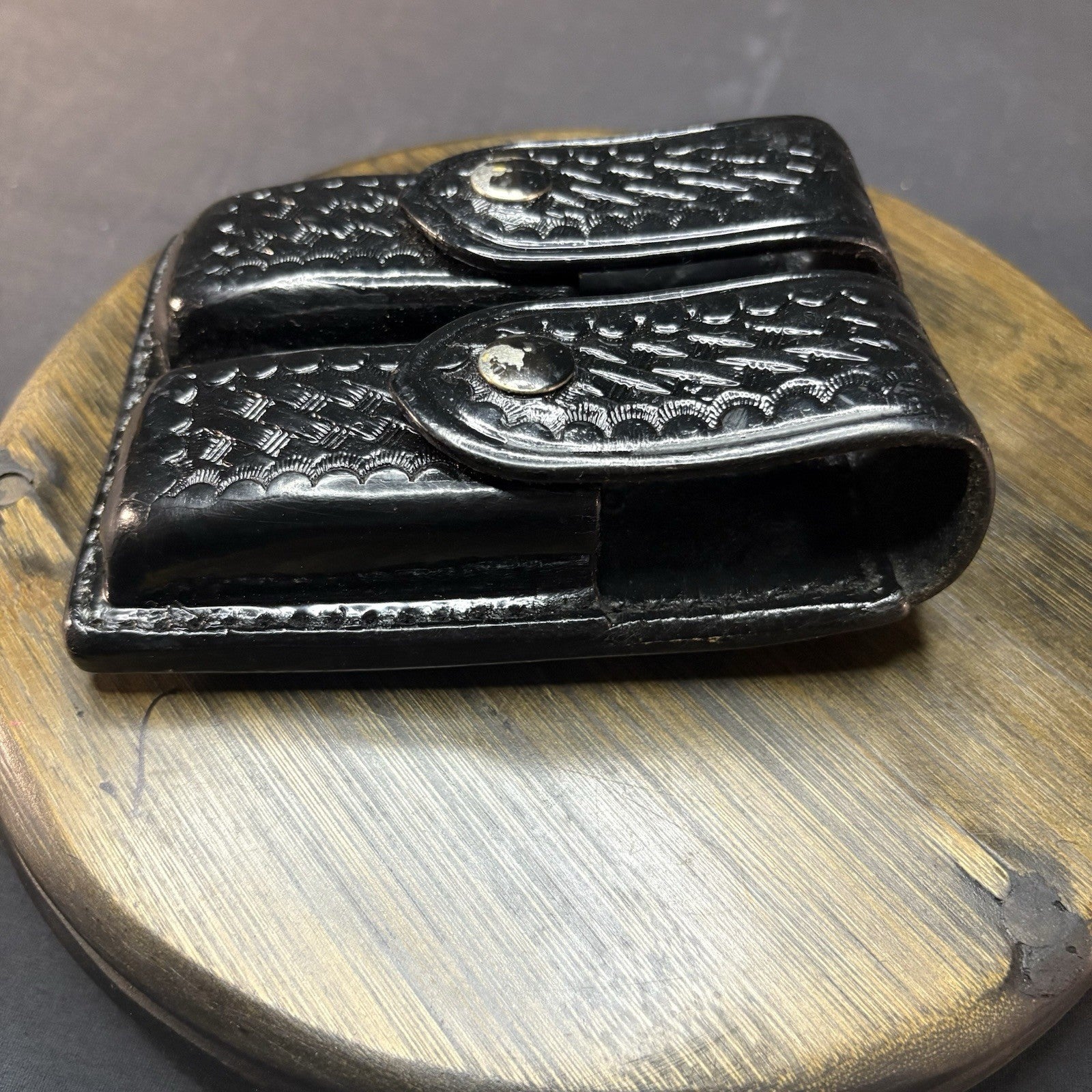 AKER 510 Black Basket Weave Leather Double Magazine Carrier Double Stack 9mm2