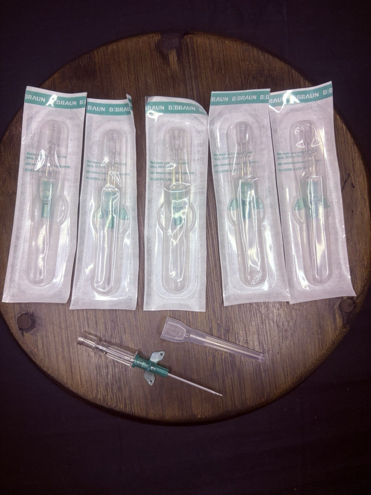 25PC Veterinary Introcan Saftey Winged FEP IV Catheter 18G x 1 1/48