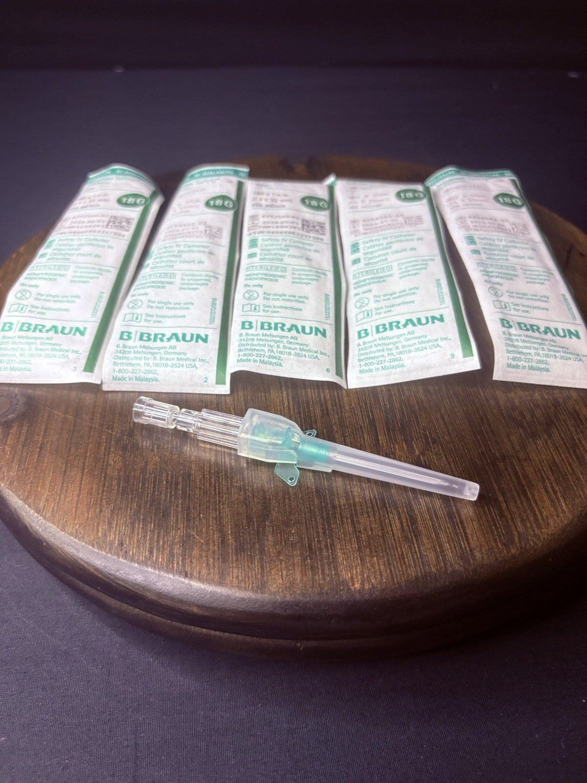 25PC Veterinary Introcan Saftey Winged FEP IV Catheter 18G x 1 1/46