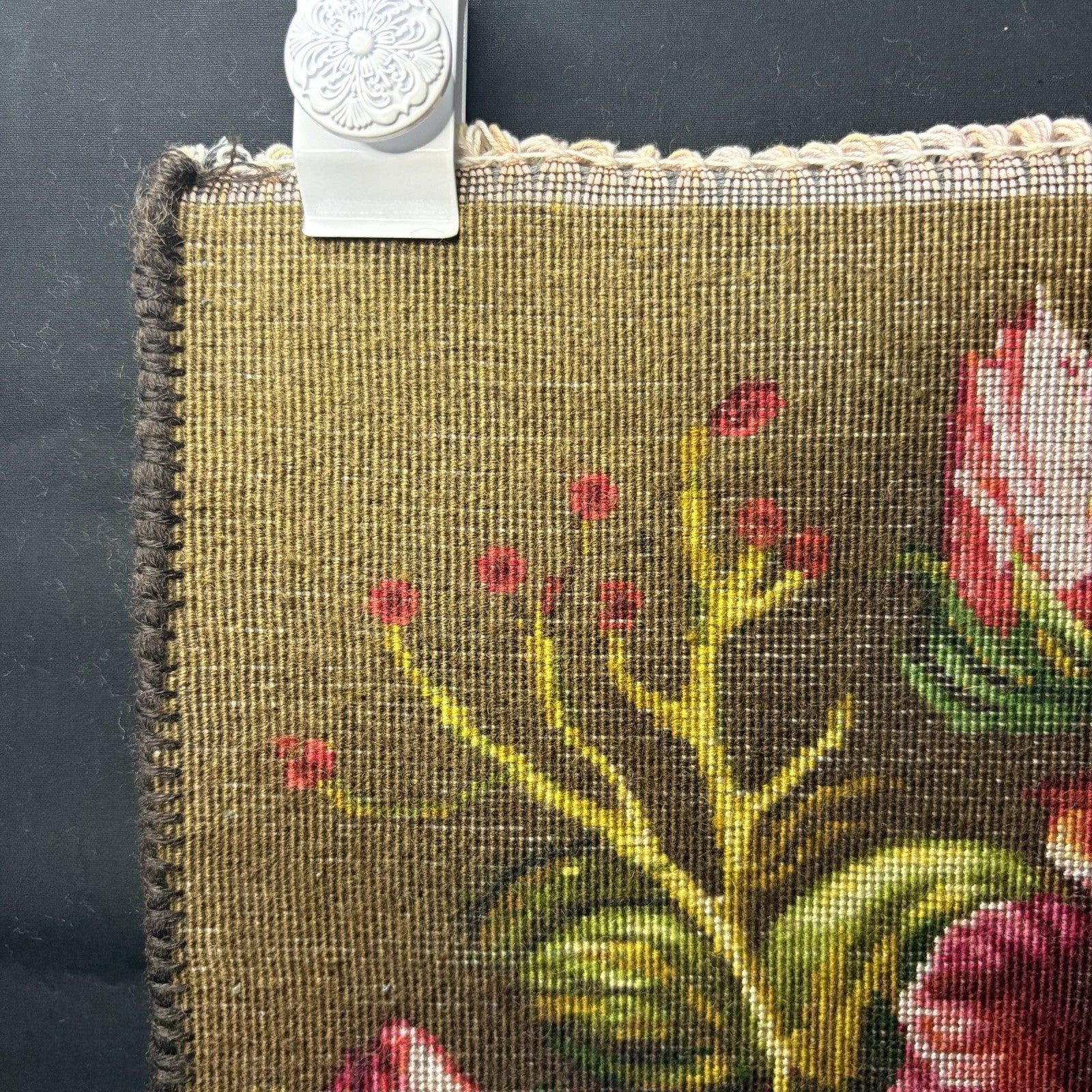 Pictorial Rug Hand Knotted Silk 3-D Roses 24”x16” 240KPSI w/Rug Hangers19