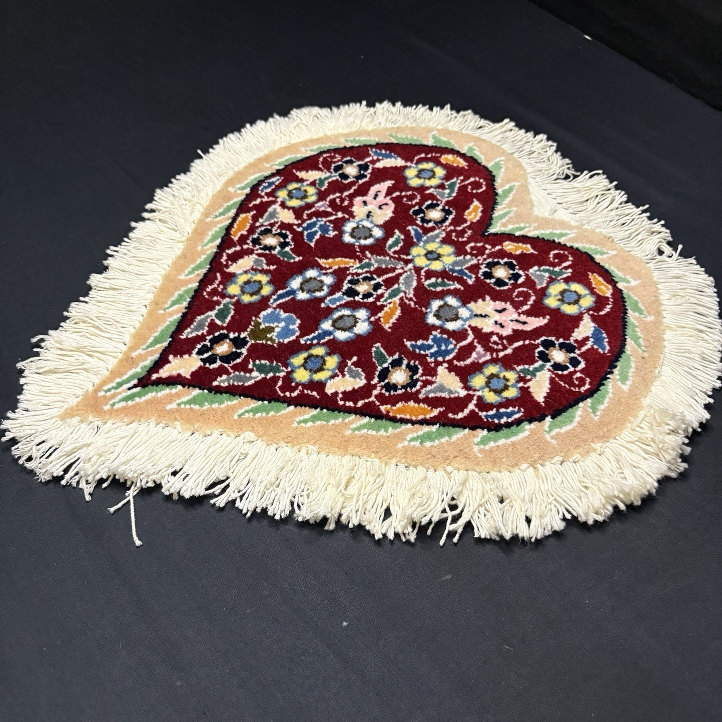 Heart Shape Rug Red w/Flowers Hand Knotted 14”x13” RARE 240 KPSI3