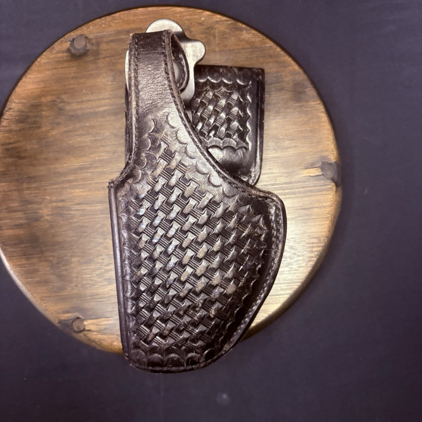 Bianchi 397 Tornado SLR Duty Holster Glock 19/17 Basket Weave Leather, Lock Snap1