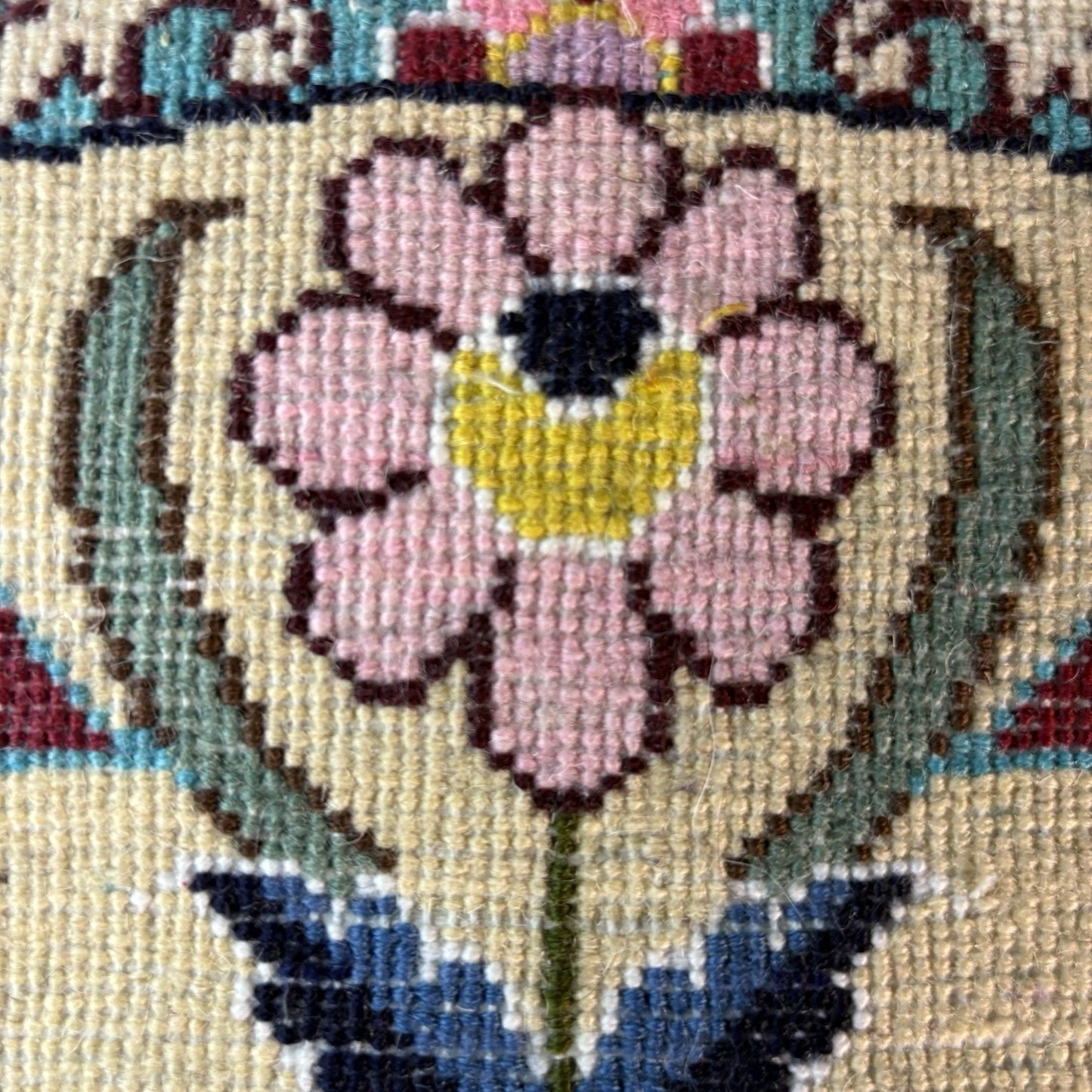 Persian Nain Round Flower Rug Yellow Hand Knotted Size 20”x20” Or 50cm X 50cm20