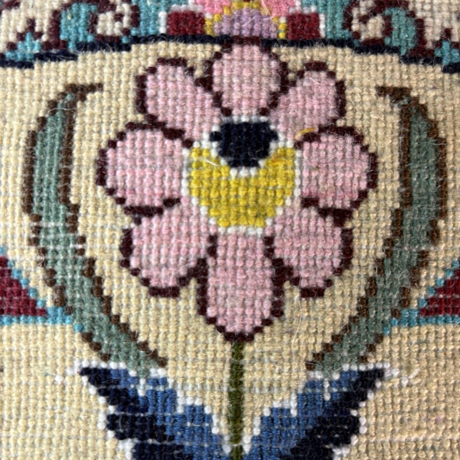 Persian Nain Round Flower Rug Yellow Hand Knotted Size 20”x20” Or 50cm X 50cm20