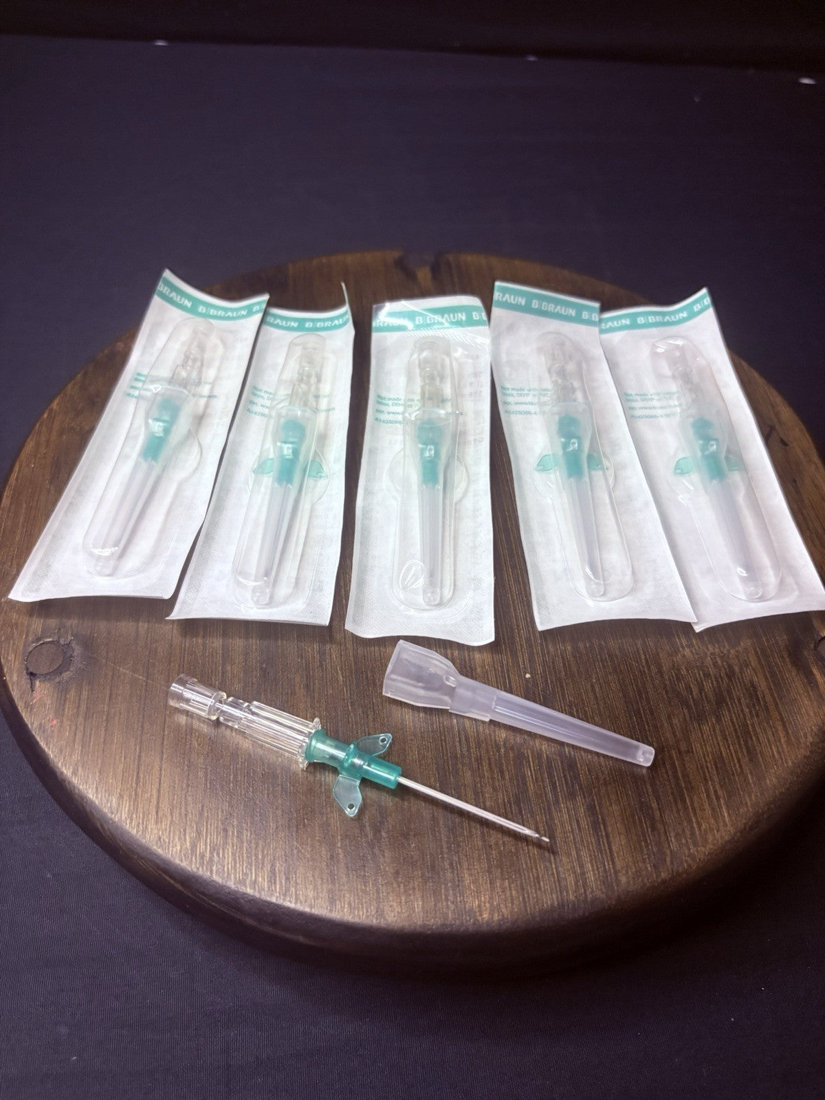 25PC Veterinary Introcan Saftey Winged FEP IV Catheter 18G x 1 1/49