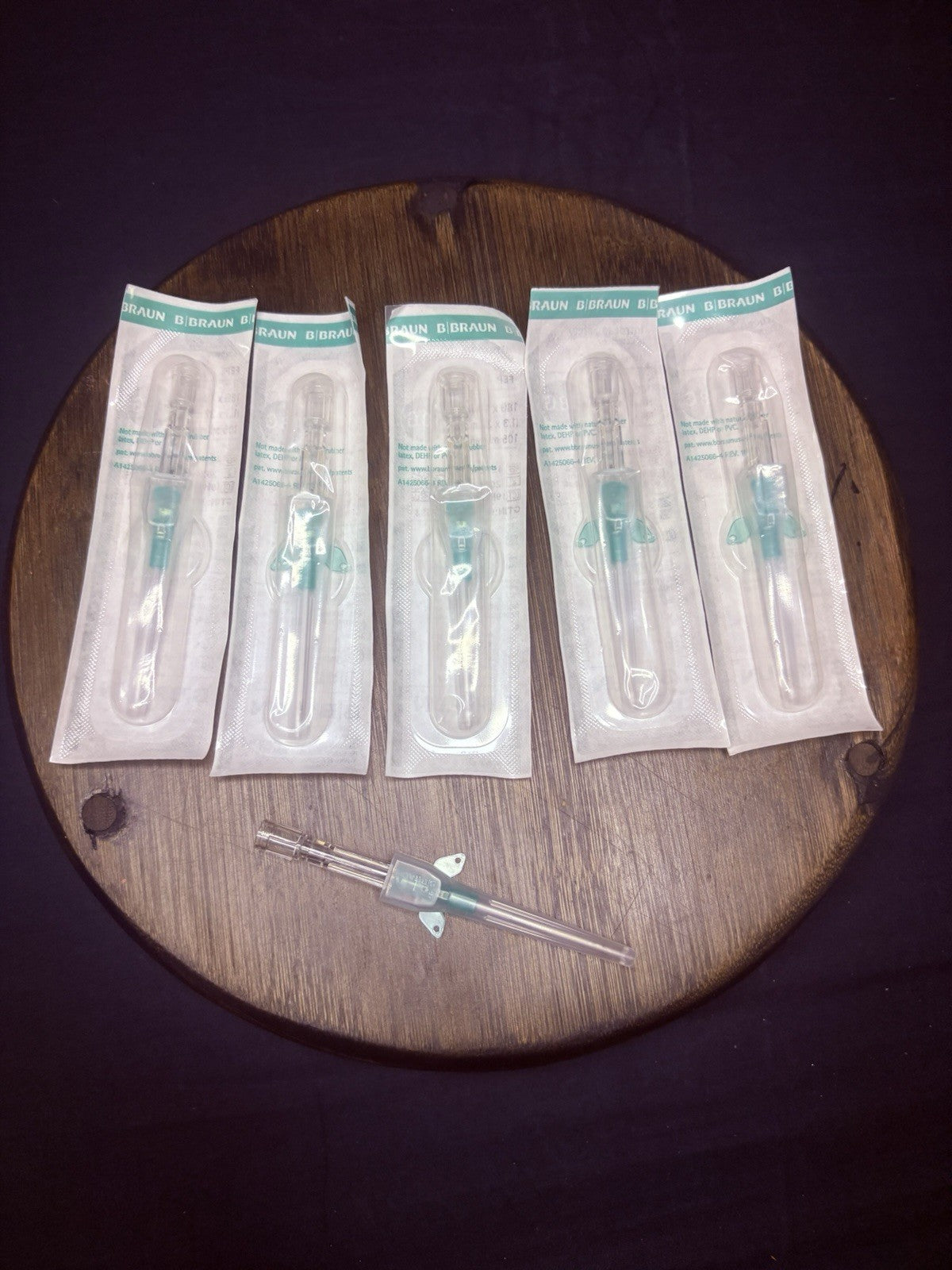 25PC Veterinary Introcan Saftey Winged FEP IV Catheter 18G x 1 1/410