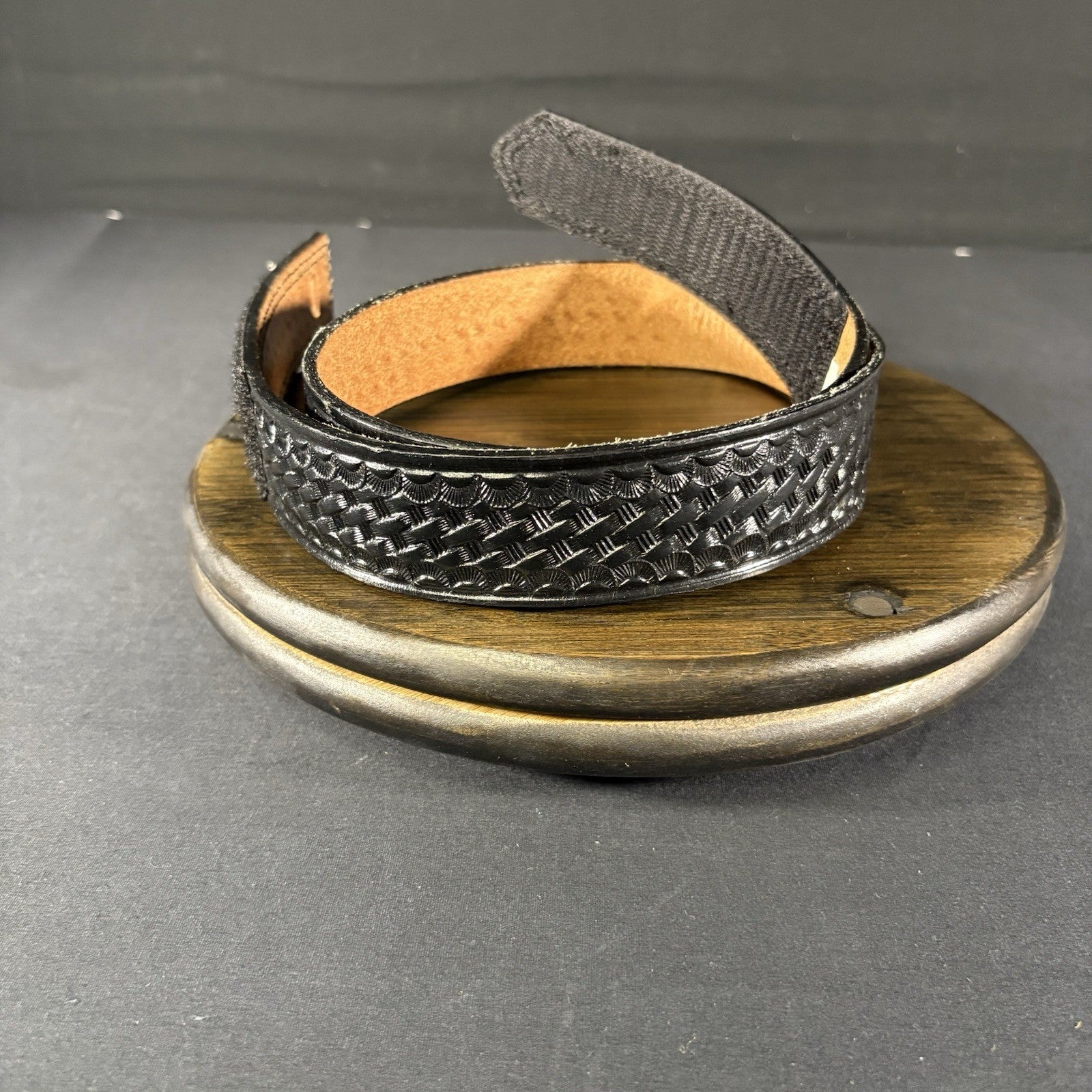 DutyMan Leather Duty Belt ( 1321 ) Size: 32, Black Basket Weave Buckleless Belt2