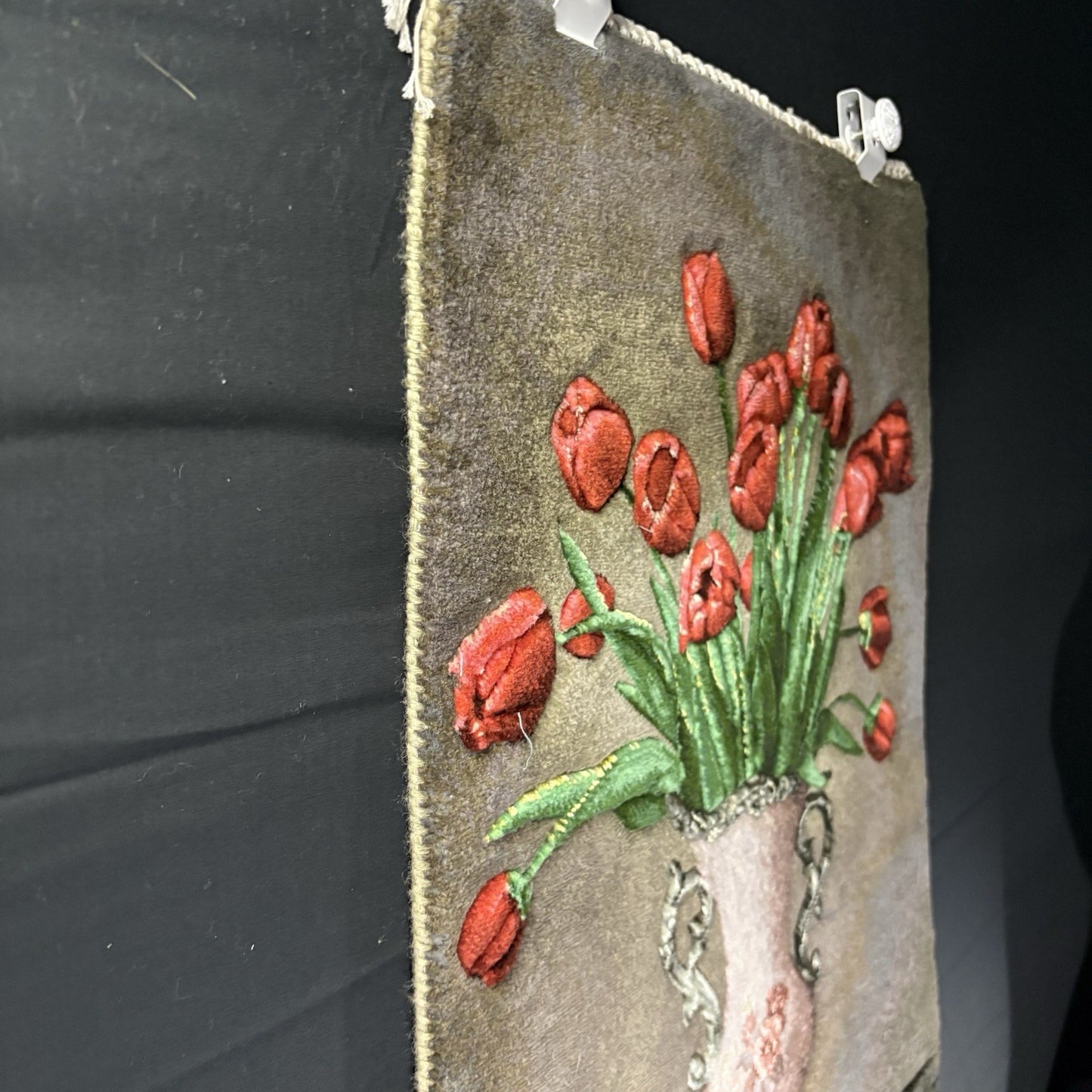 Pictorial Rug 3-D Tulips Hand Knotted 27”x 20”  w/Rug Hangers3