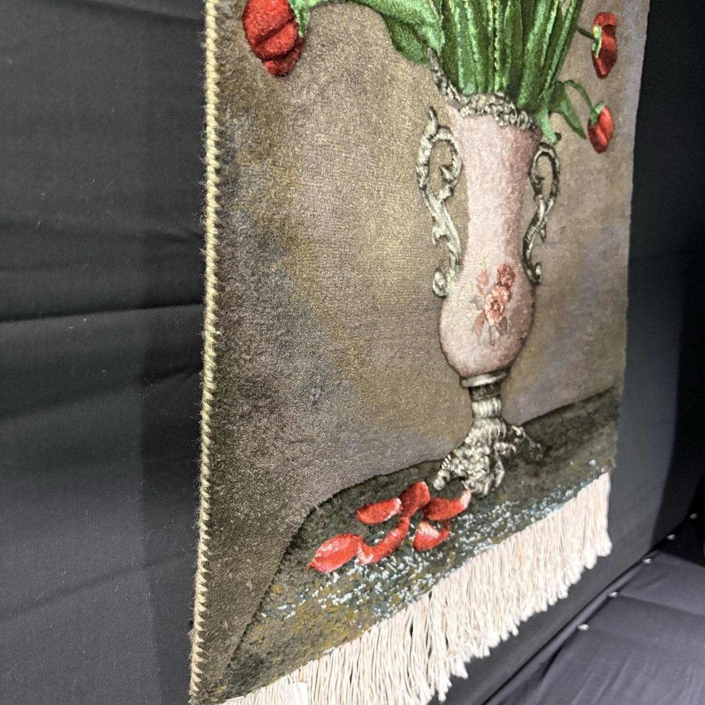 Pictorial Rug 3D Tulips Hand Knotted 27”x 20”  w/Rug Hangers4