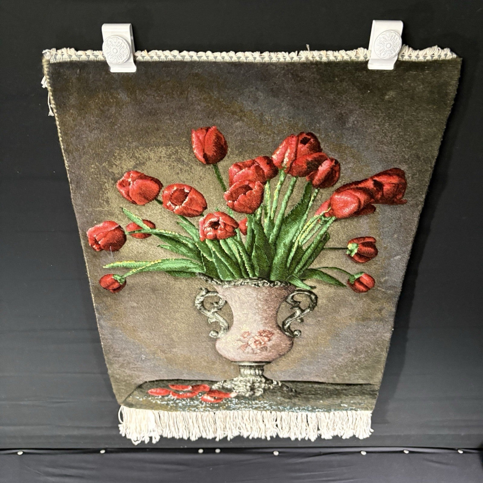 Pictorial Rug 3-D Tulips Hand Knotted 27”x 20”  w/Rug Hangers1