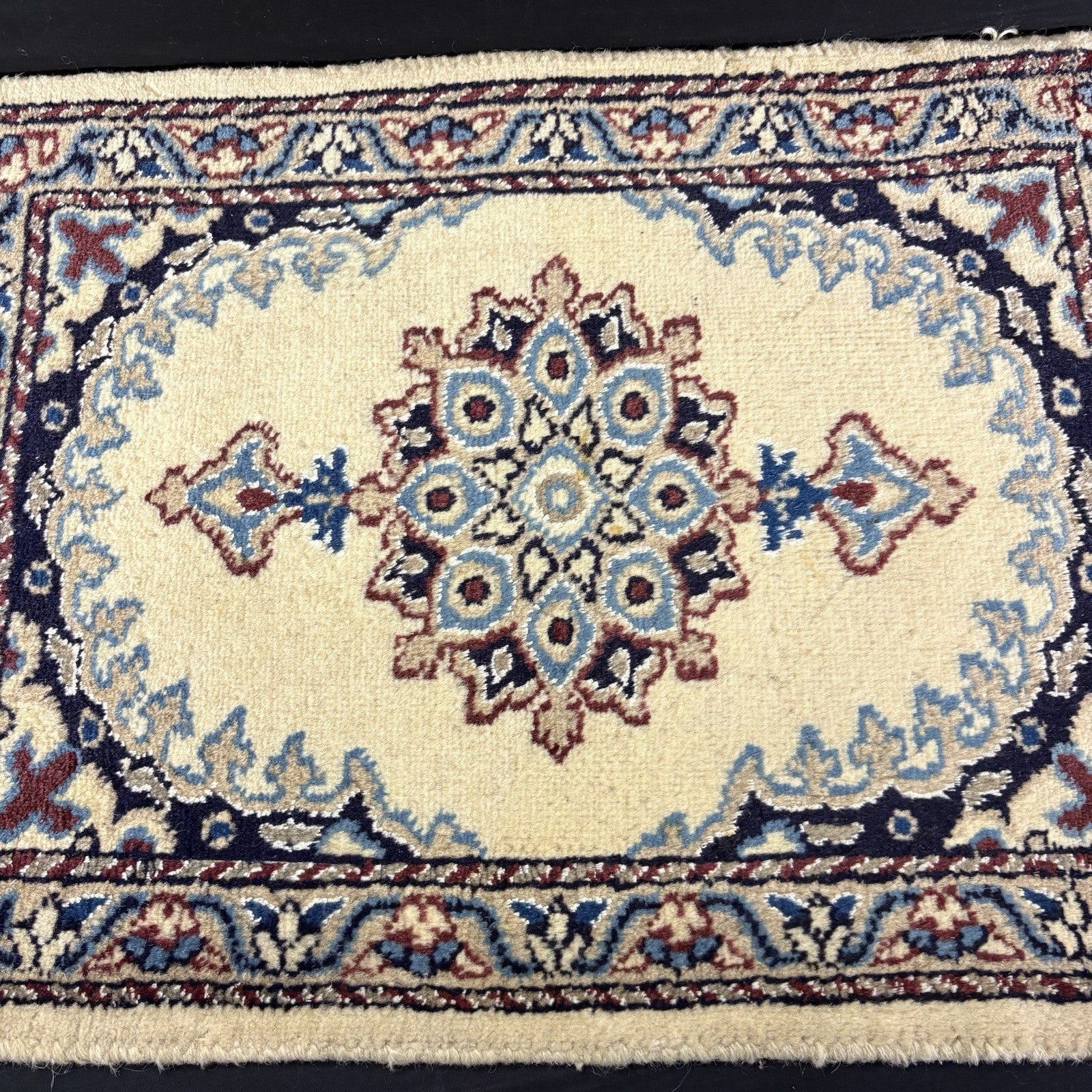 Rug Hand Knotted Blue Medallion 2'x1' or 23"x17" or 40cm X 60cm2