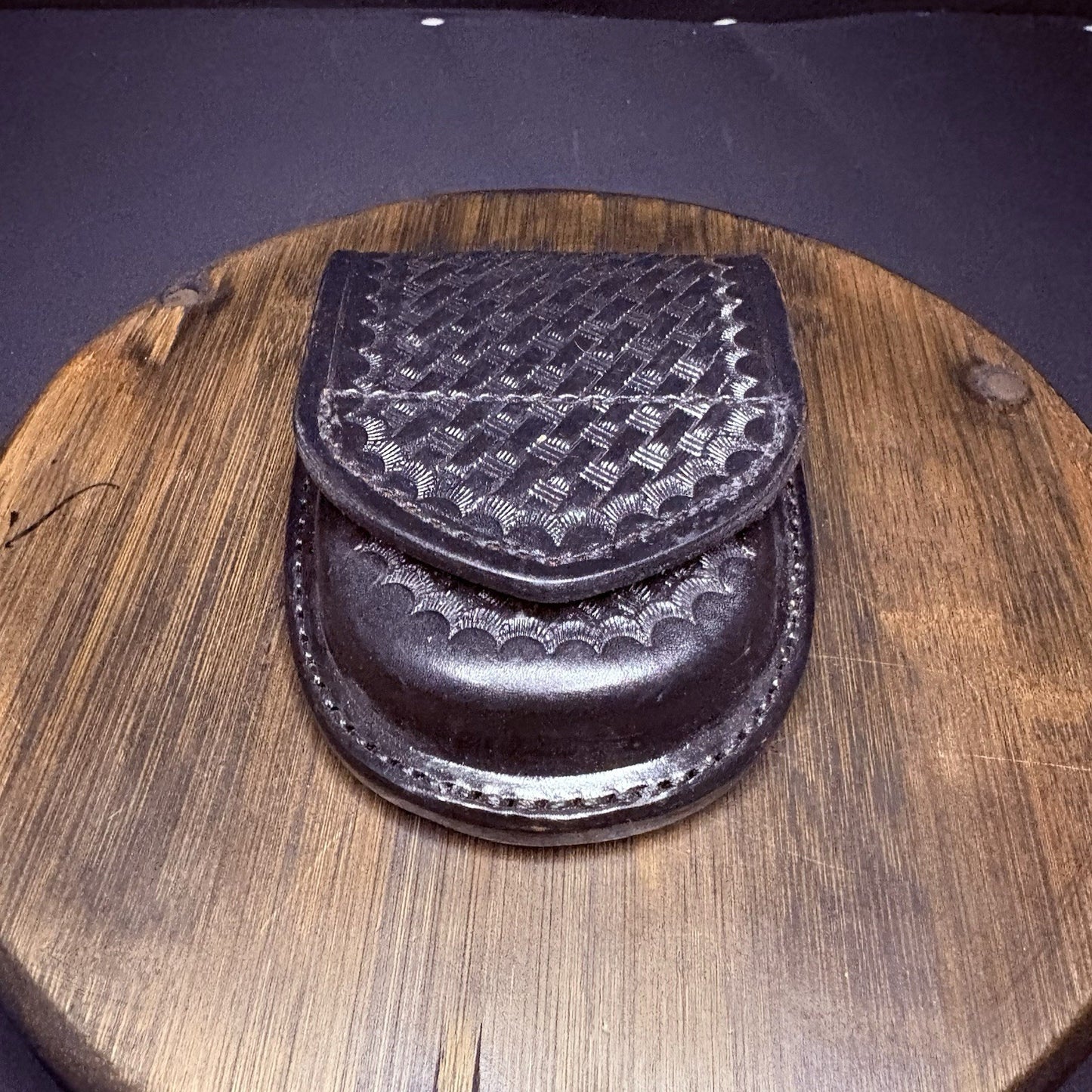 Aker 500 Handcuff Case, Leather Black Basket Weave Round3