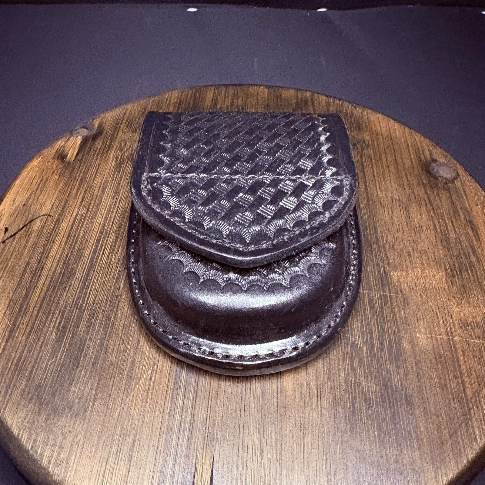 Aker 500 Handcuff Case, Leather Black Basket Weave Round3