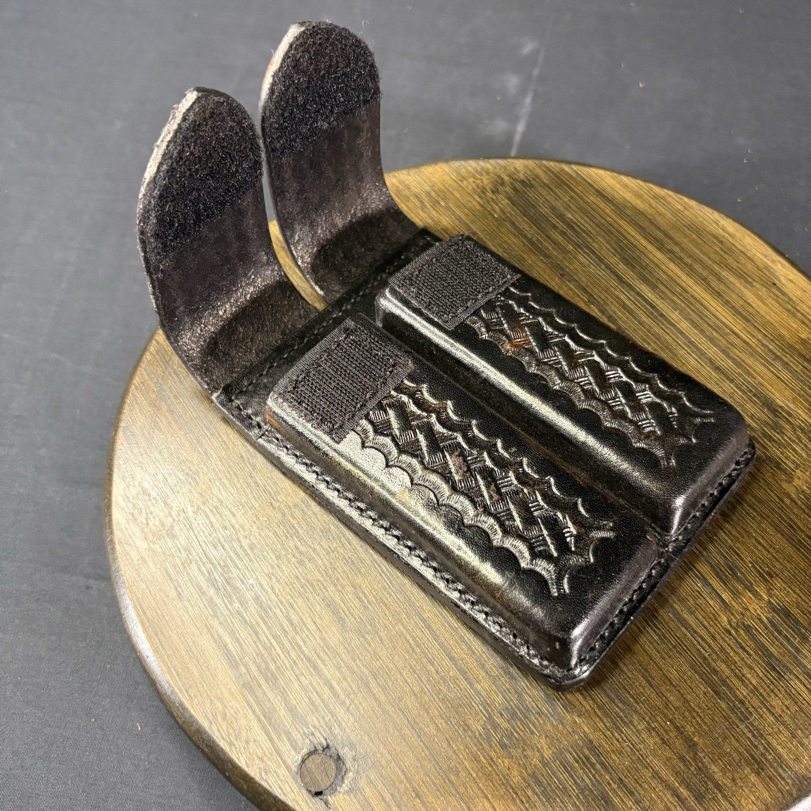 Safariland 77 Double Magazine Button-less Leather Basket Weave Pouch S&W 39 .451