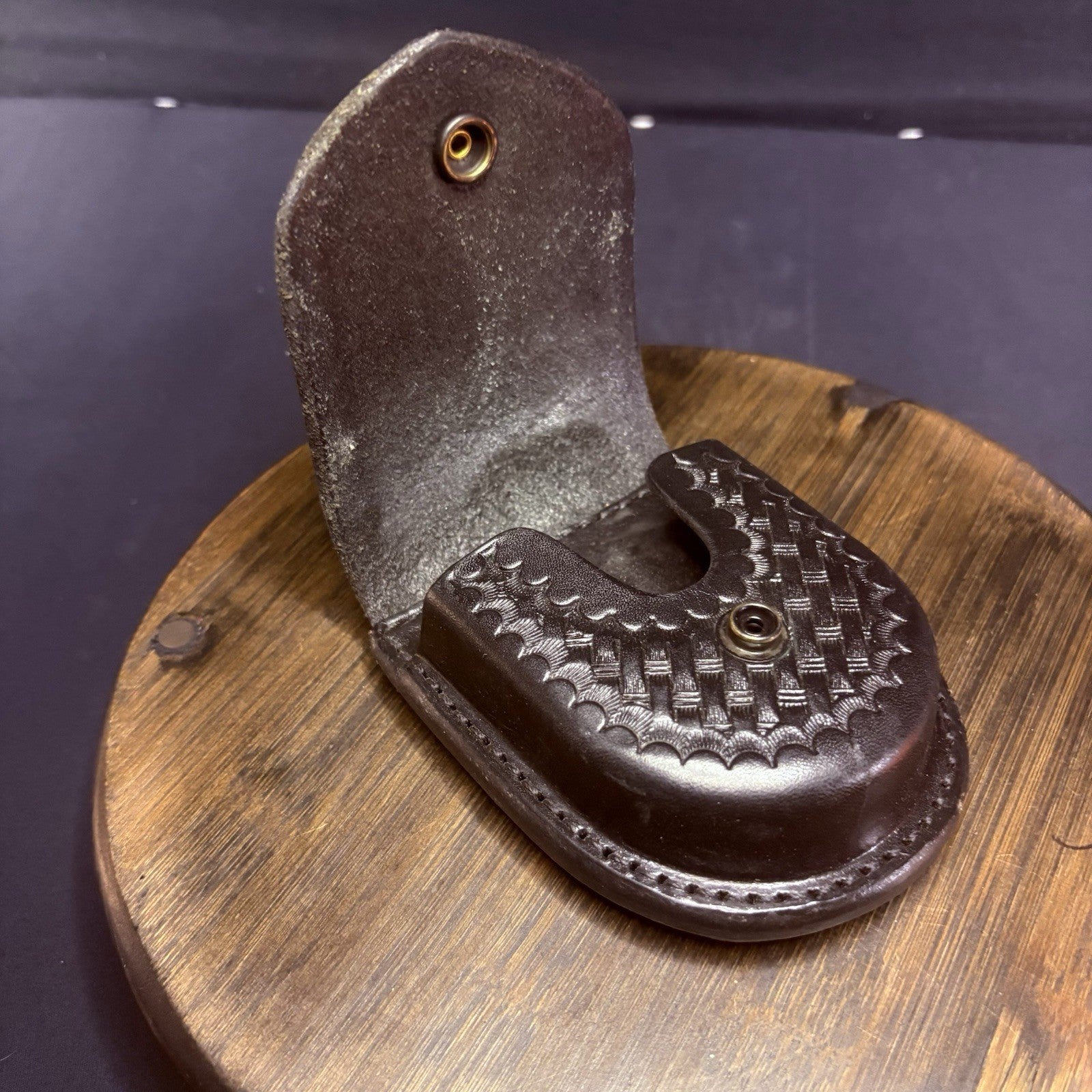 Aker 500 Handcuff Case, Leather Black Basket w/ Chrome Snap Weave Round7