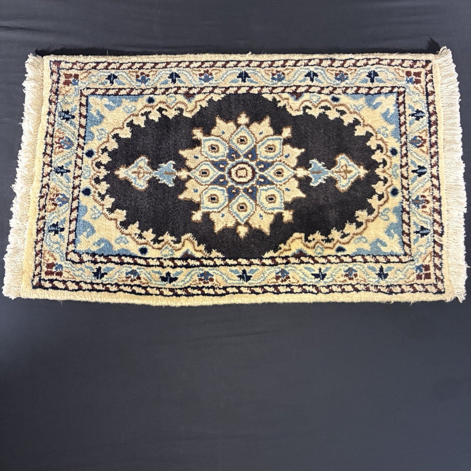 Persian Nain Rug Hand Knotted Blue Medallion 2'x1' or 14"x23" or 35cm X 60cm0