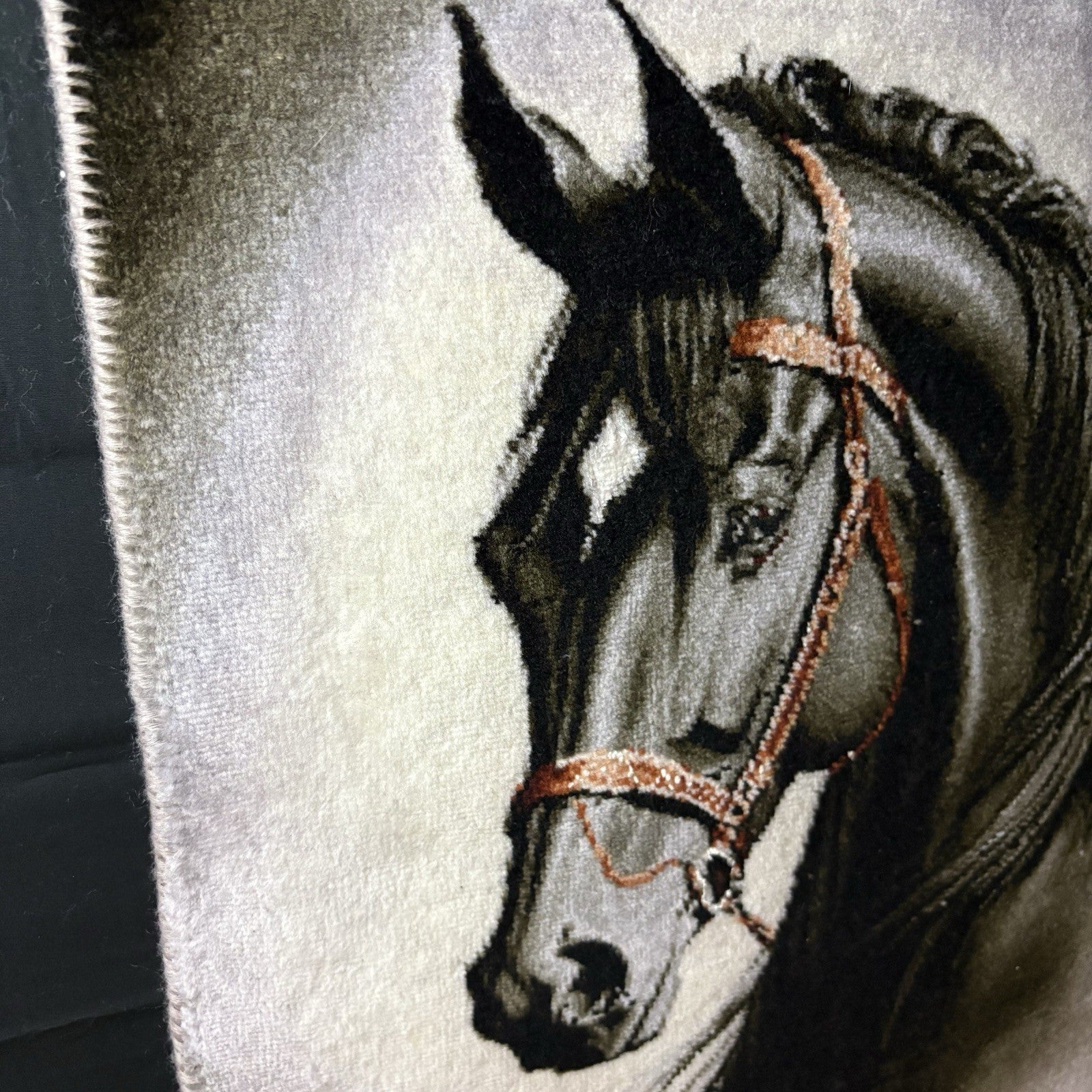 Pictorial Rug Hand Knotted Horse 22”x16” 55X40cm w/Rug Hangers9