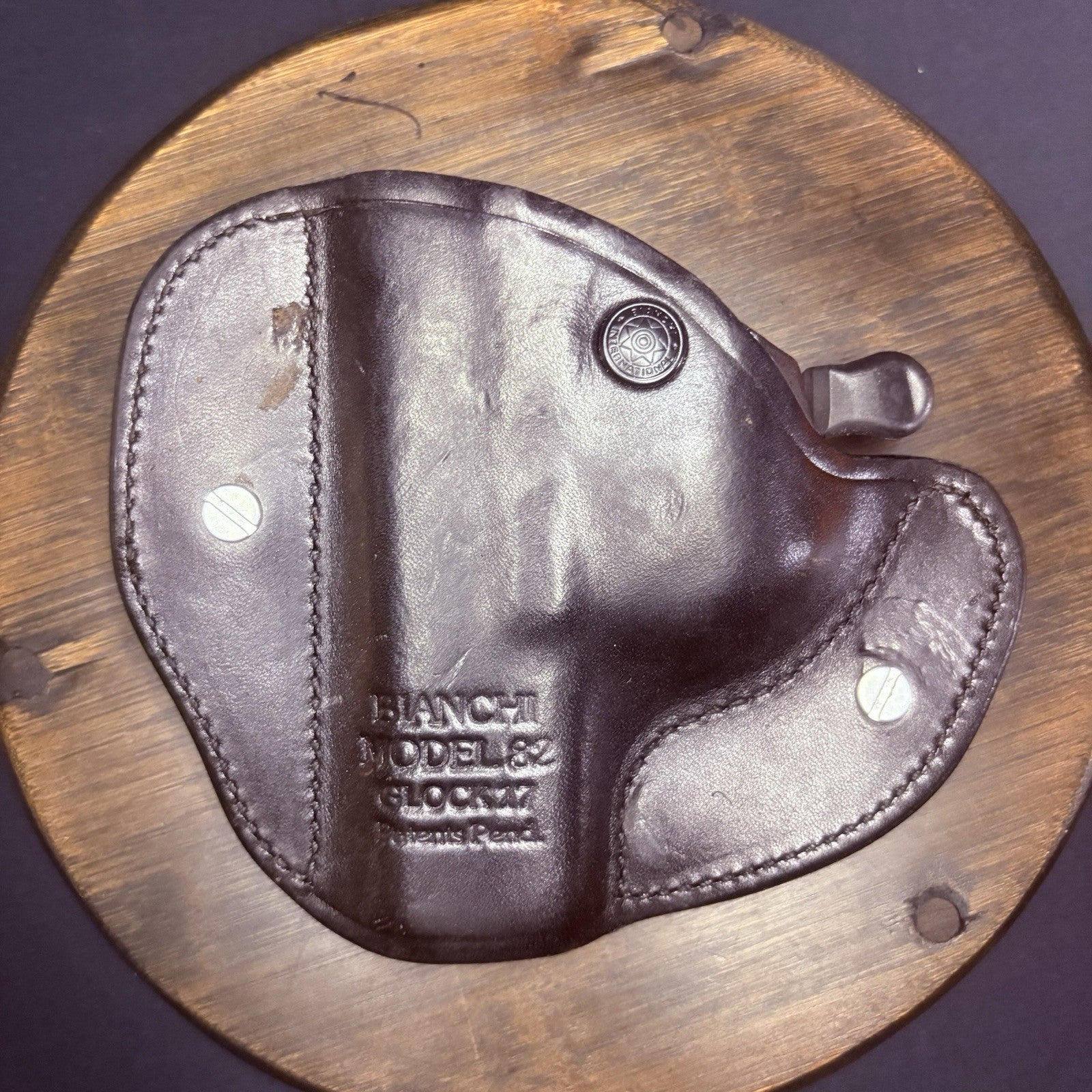 Bianchi 82 Carrylok GLOCK 17 Holster w/Auto Retention, Black Leather Concealed6