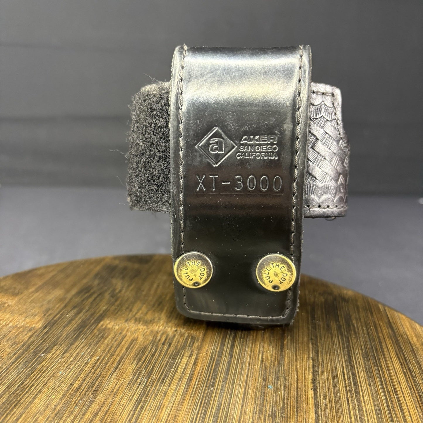 Aker Universal Radio Holder, Basket Weave Leather1