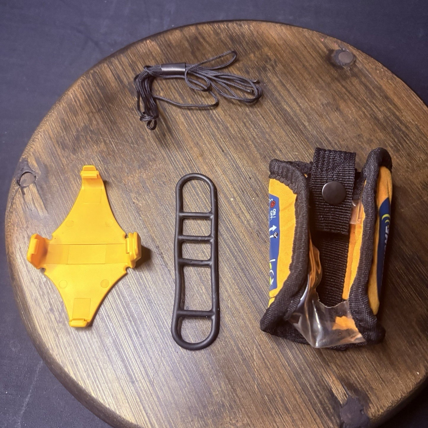 PLB1 Floatation Pouch & Accessories Ocean Signal Rescue Me Locator Beacon2