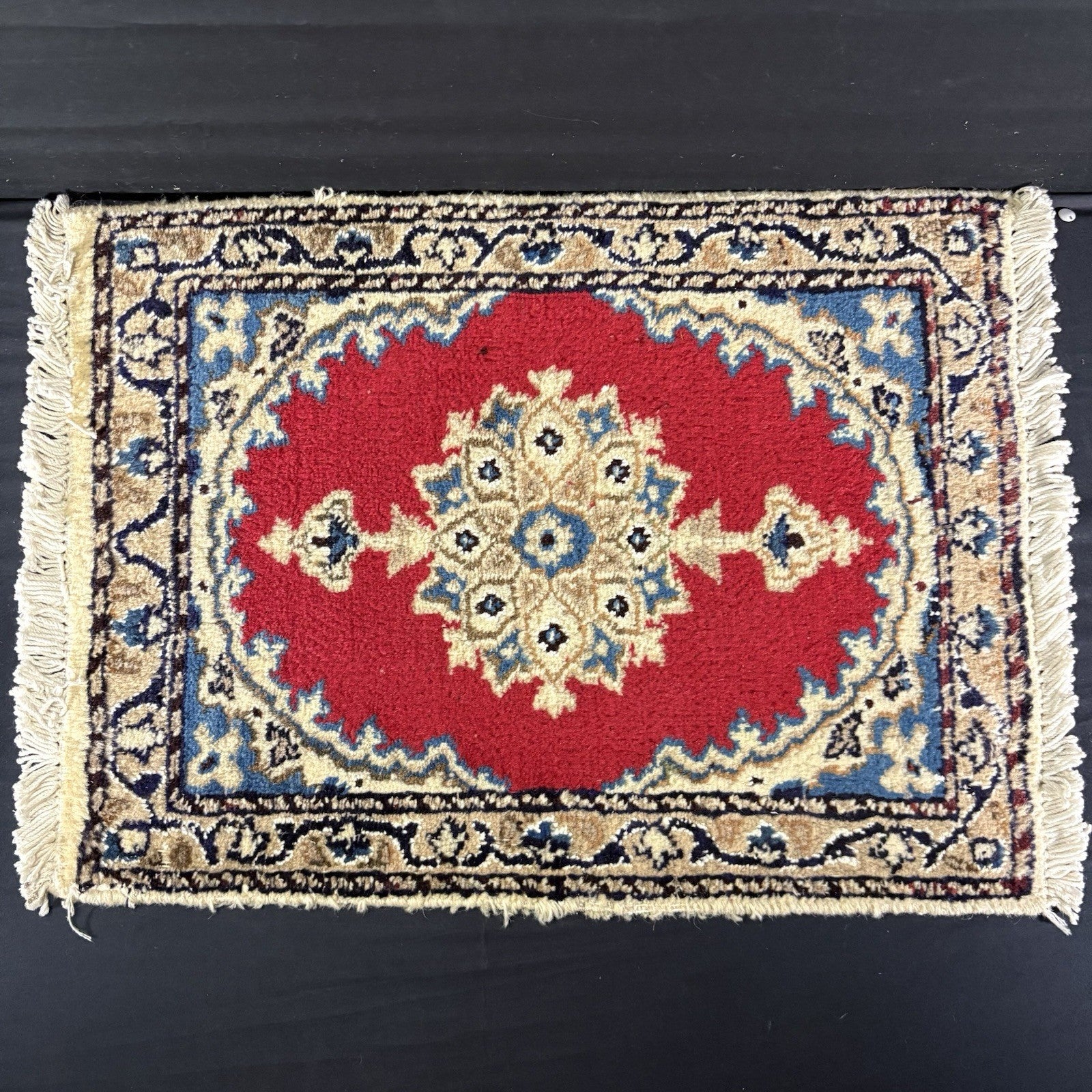 Persian Nain Rug Hand Knotted Red Medallion 2'x1' or 21"x16" or 40cm X 60cm0
