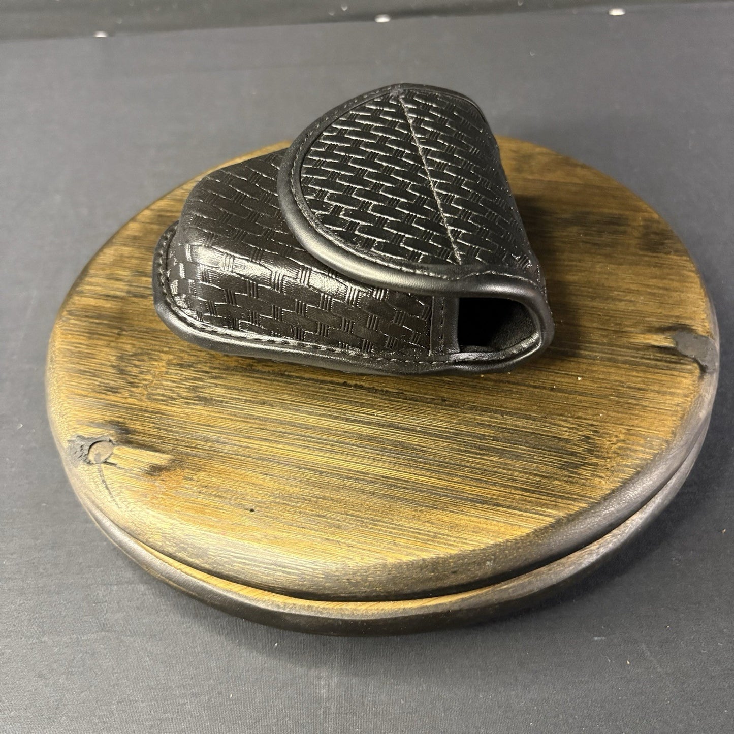 Bianchi Double Handcuff Case 7917 AccuMold Elite Covered Hidden Snap3