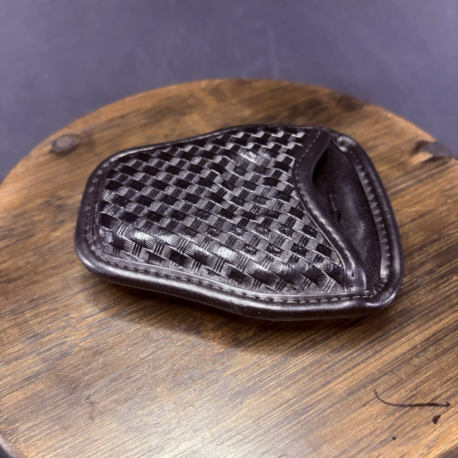 Bianchi Open Top Handcuff Case Model 7934 Accumold Basket Weave Finish Black2