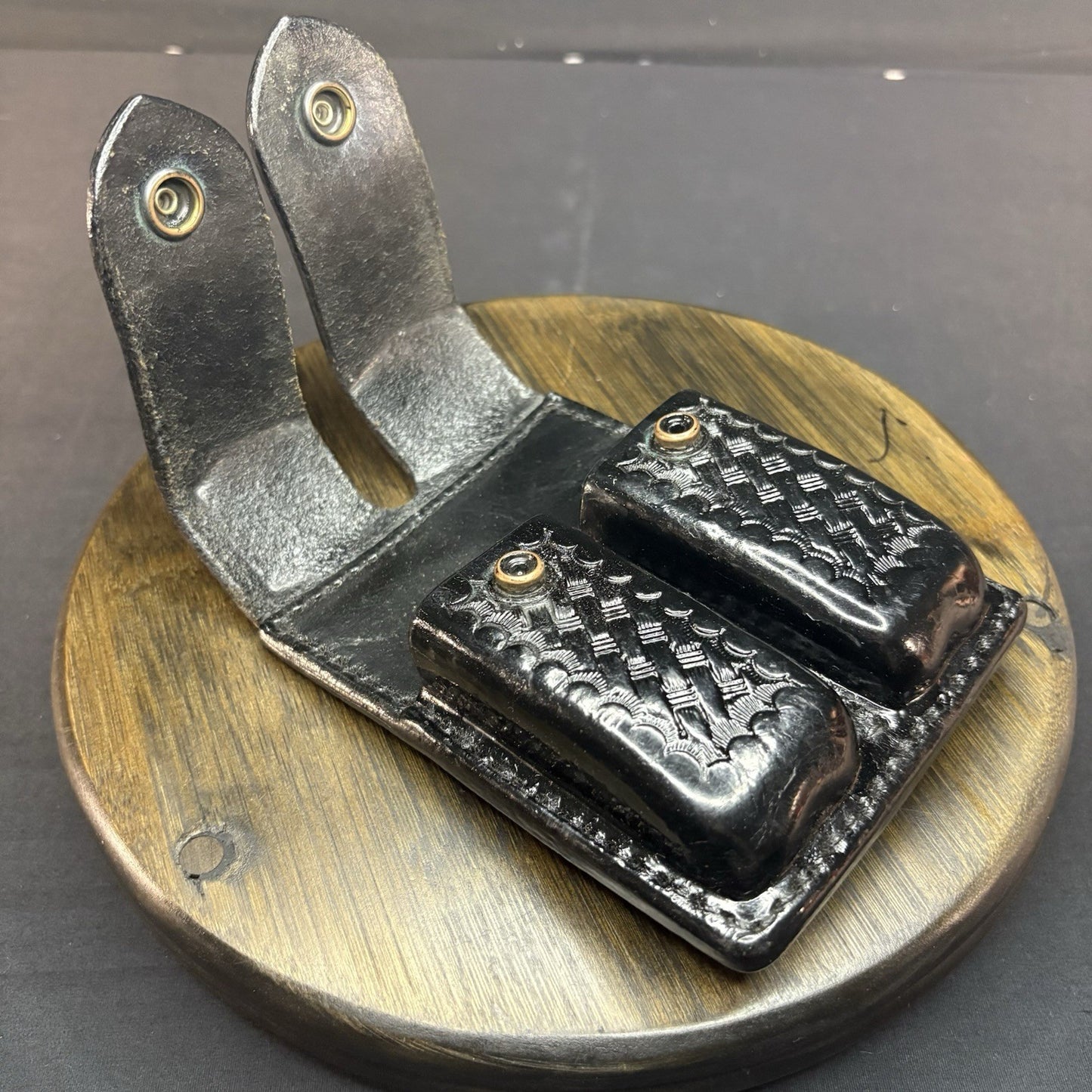 AKER 510 Black Basket Weave Leather Double Magazine Carrier Double Stack 9mm4