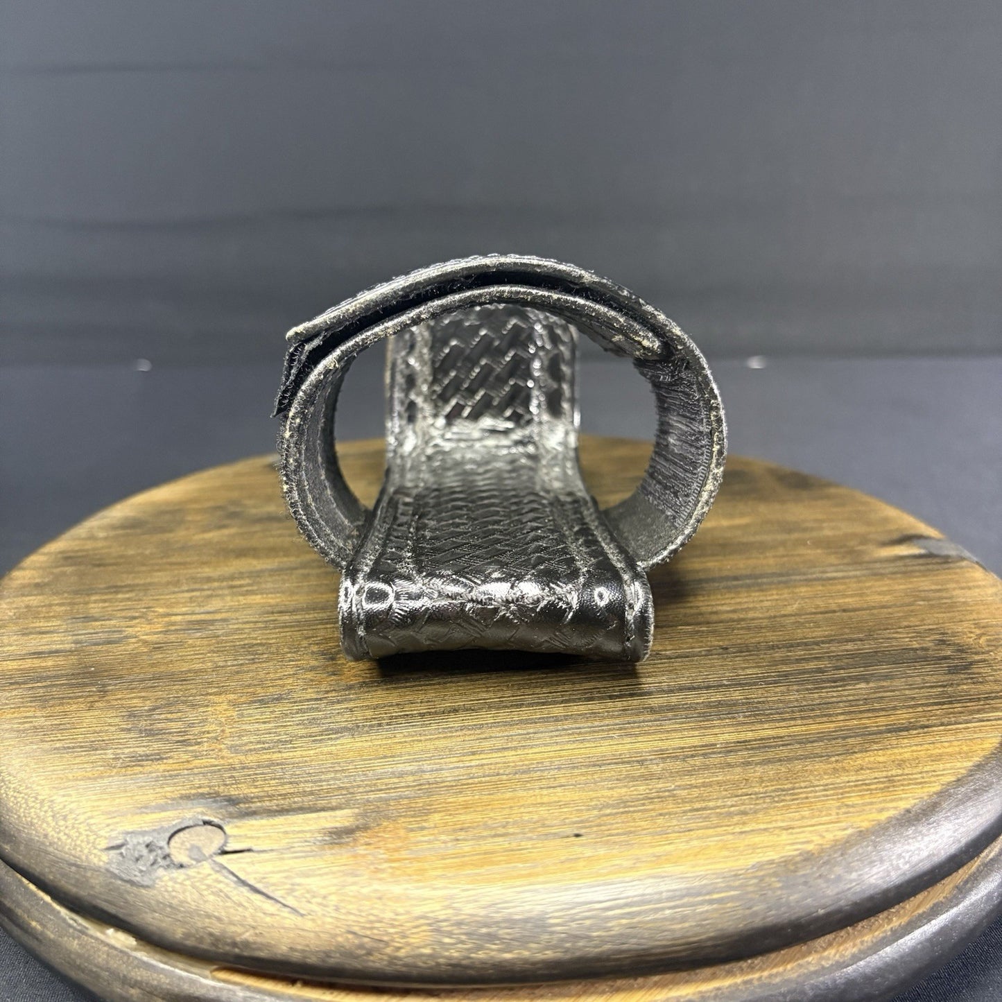 Universal Radio Holder, Basket Weave Leather2