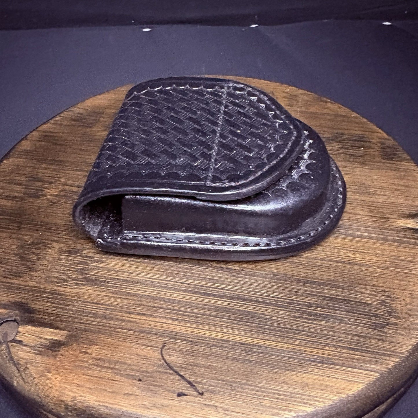 Aker 500 Handcuff Case, Leather Black Basket Weave Round6