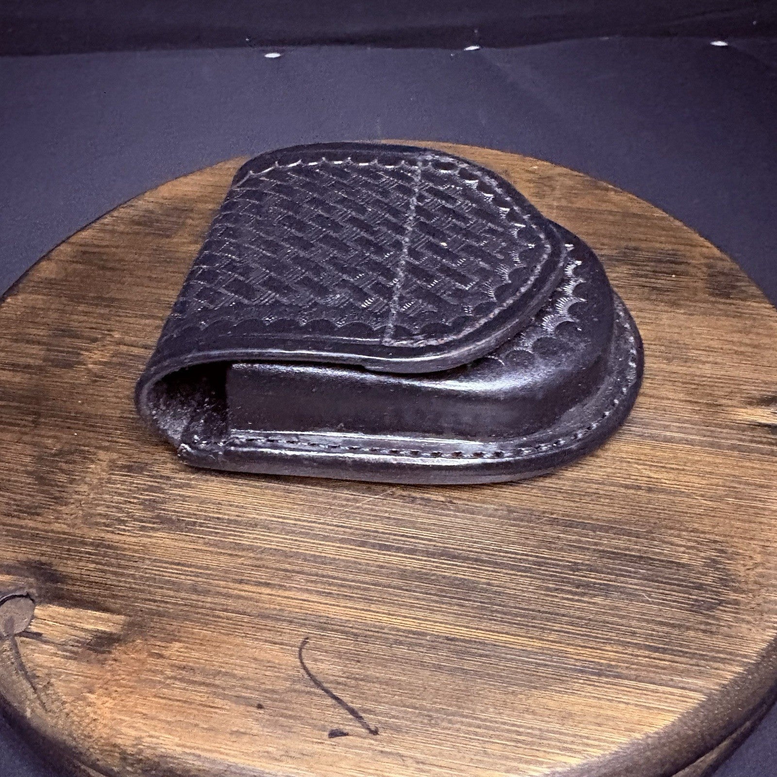 Aker 500 Handcuff Case, Leather Black Basket Weave Round6