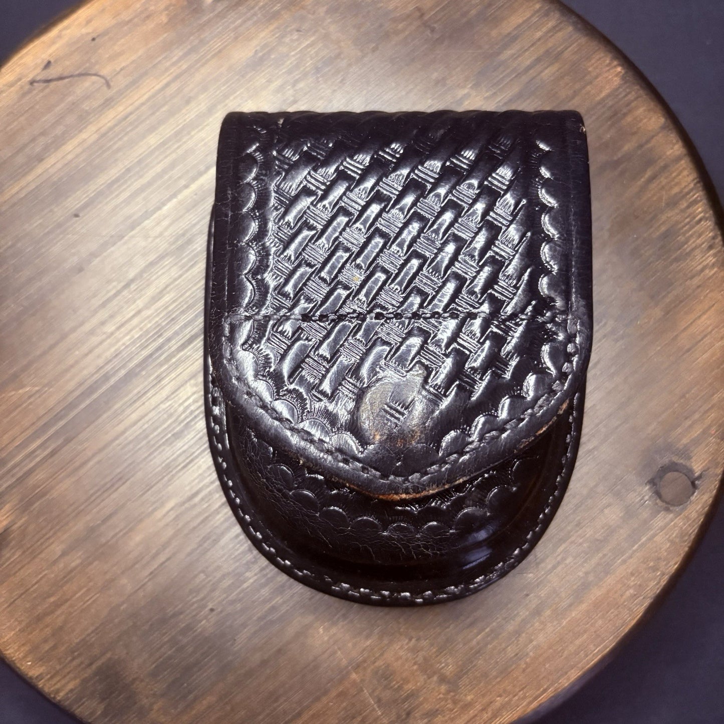 Aker 500 Handcuff Case, Leather Black Basket Weave Round0