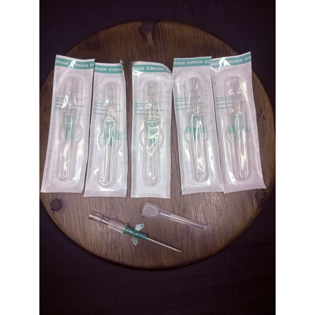 25PC Veterinary Introcan Saftey Winged FEP IV Catheter 18G x 1 1/4