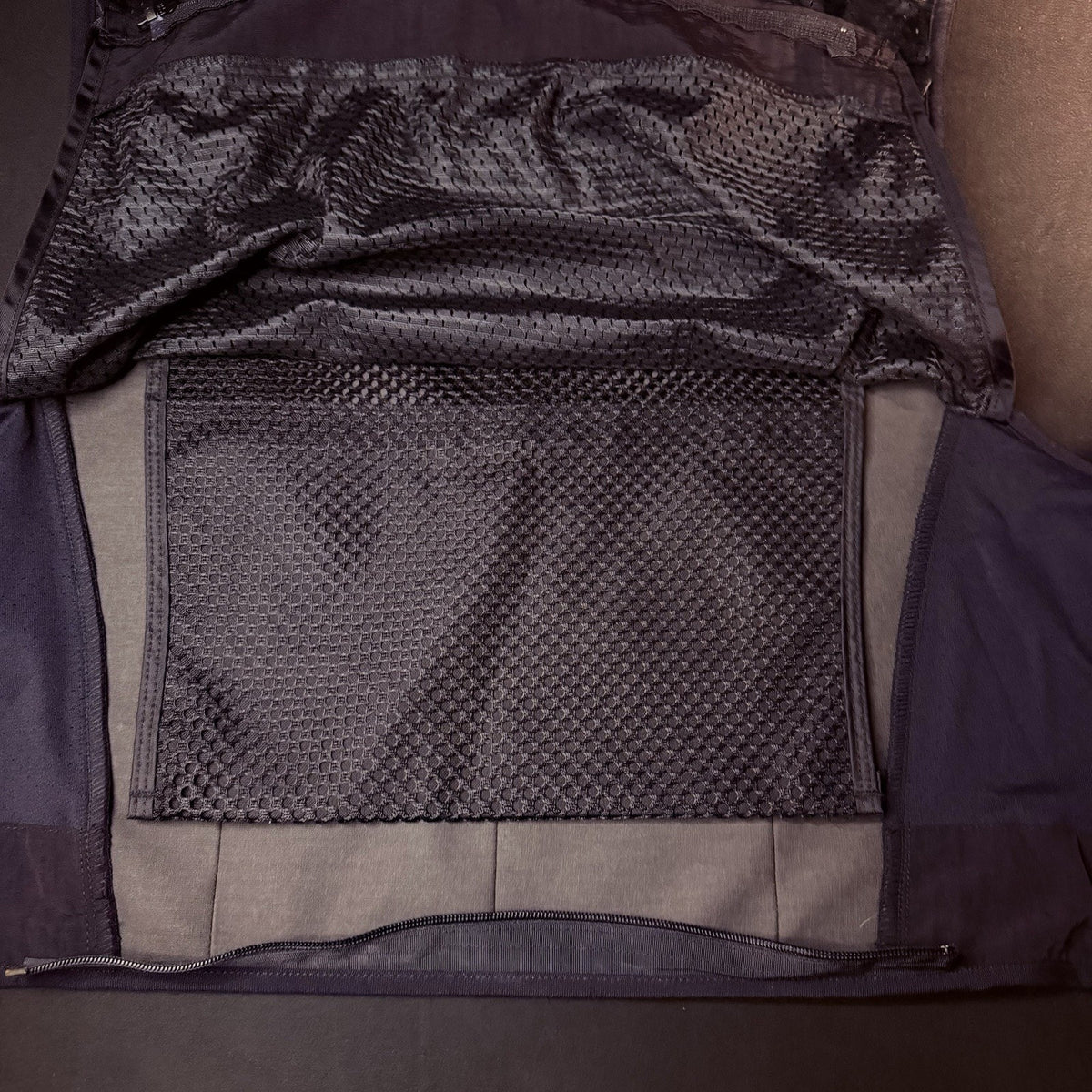 Blauer Body Shield Plate Carrier Vest Size Medium Dark Navy w/Pockets 8470