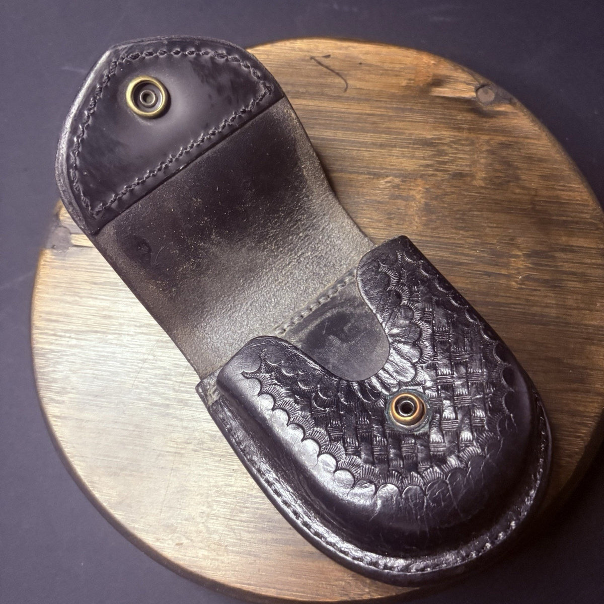 Aker 500 Handcuff Case, Leather Black Basket Weave Round