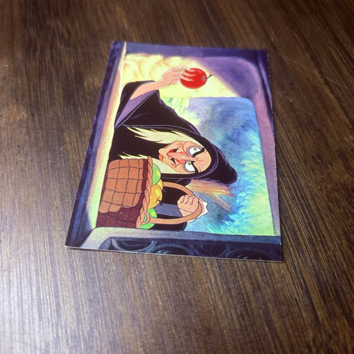 1994 SkyBox Disney Snow White #46 "Have a bite" High Grade Trading Card