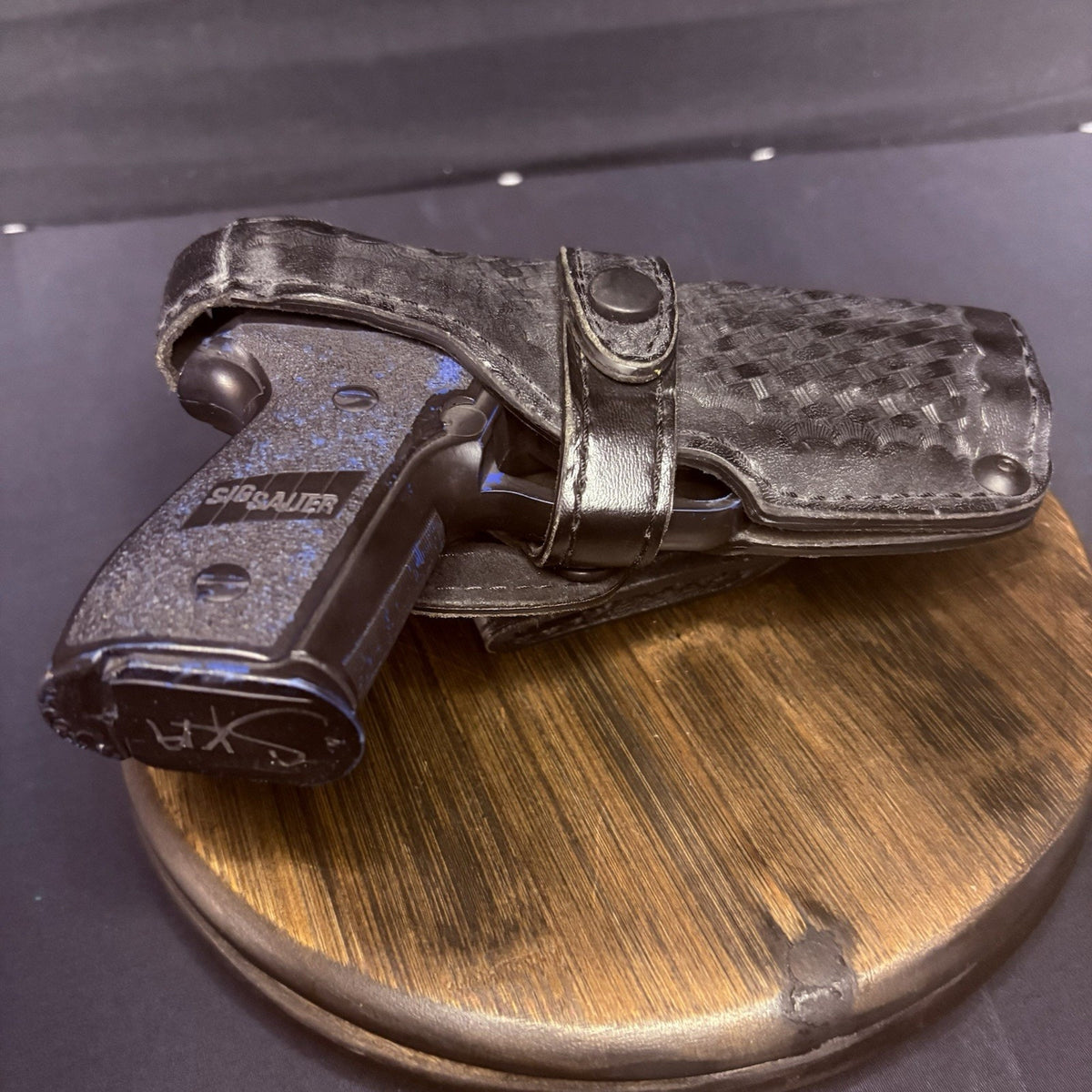 Safariland SIG P-226 Duty Holster 070 Retention Snap Strap, Black Basket Weave
