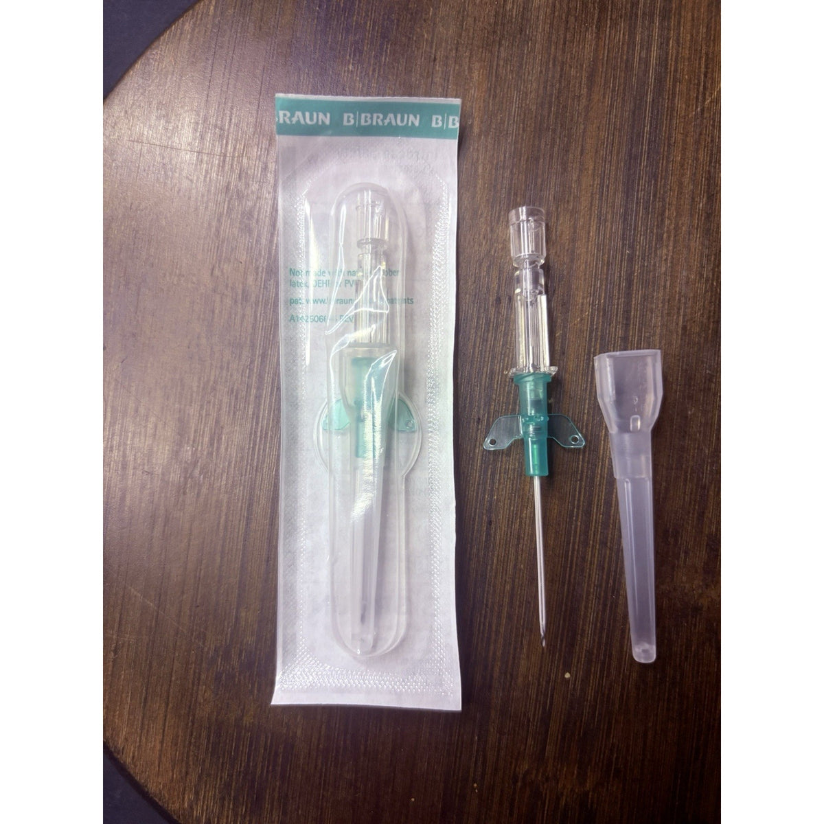 25PC Veterinary Introcan Saftey Winged FEP IV Catheter 18G x 1 1/4