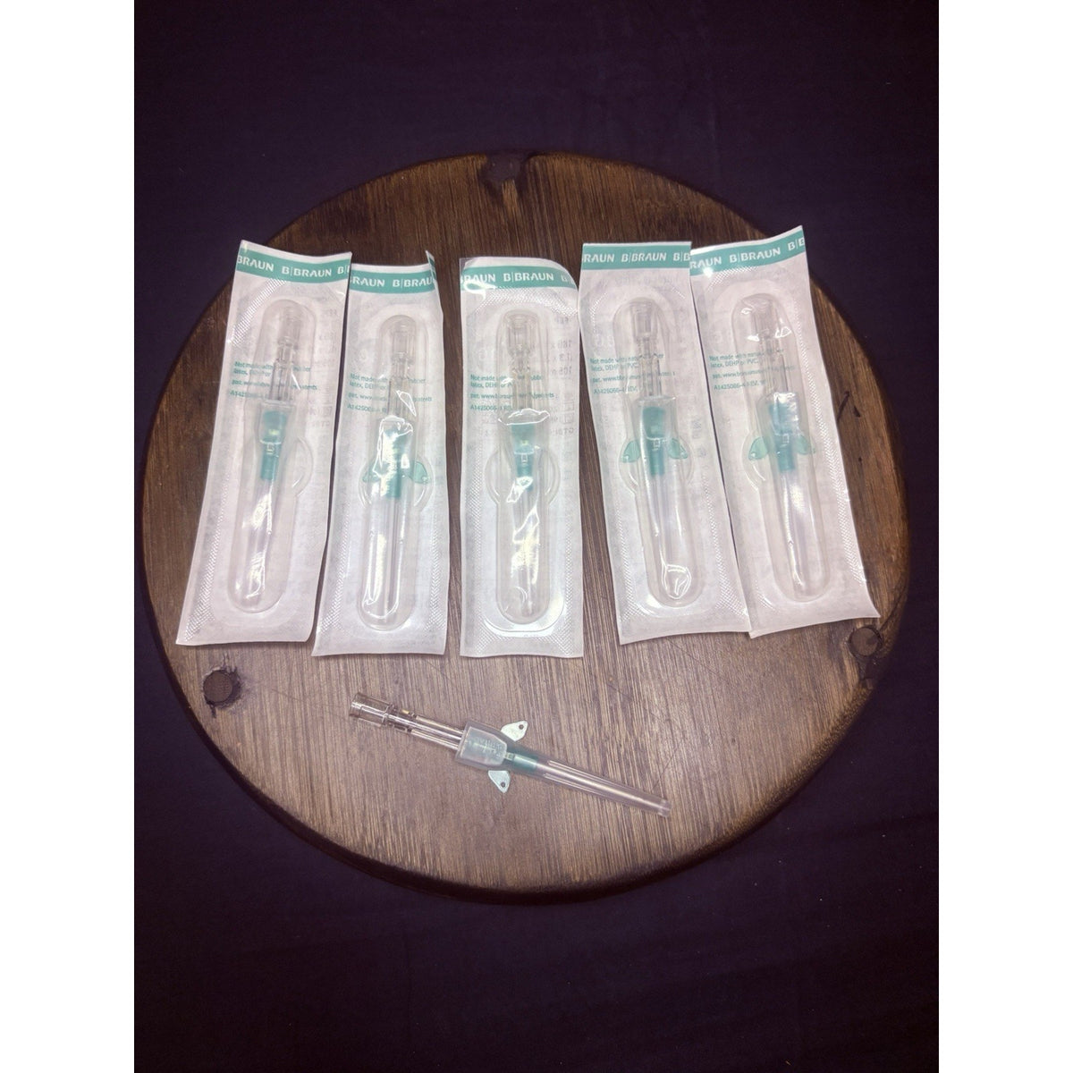 25PC Veterinary Introcan Saftey Winged FEP IV Catheter 18G x 1 1/4