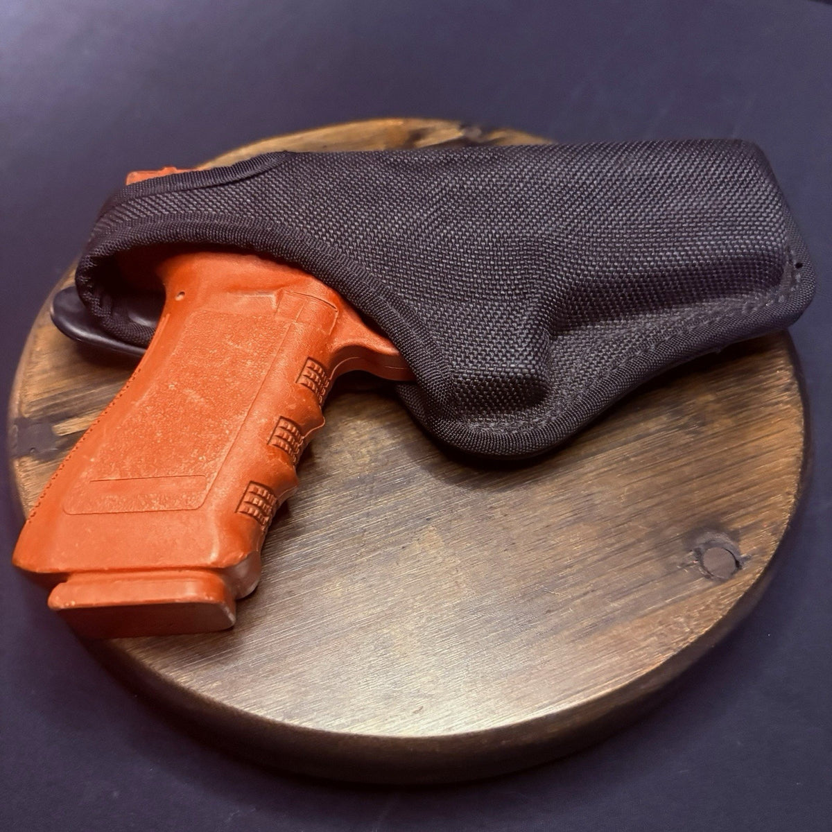 Bianchi 7105 Holster GLOCK 17 Right Hand Size 13 Nylon Adjustable Retention Snap