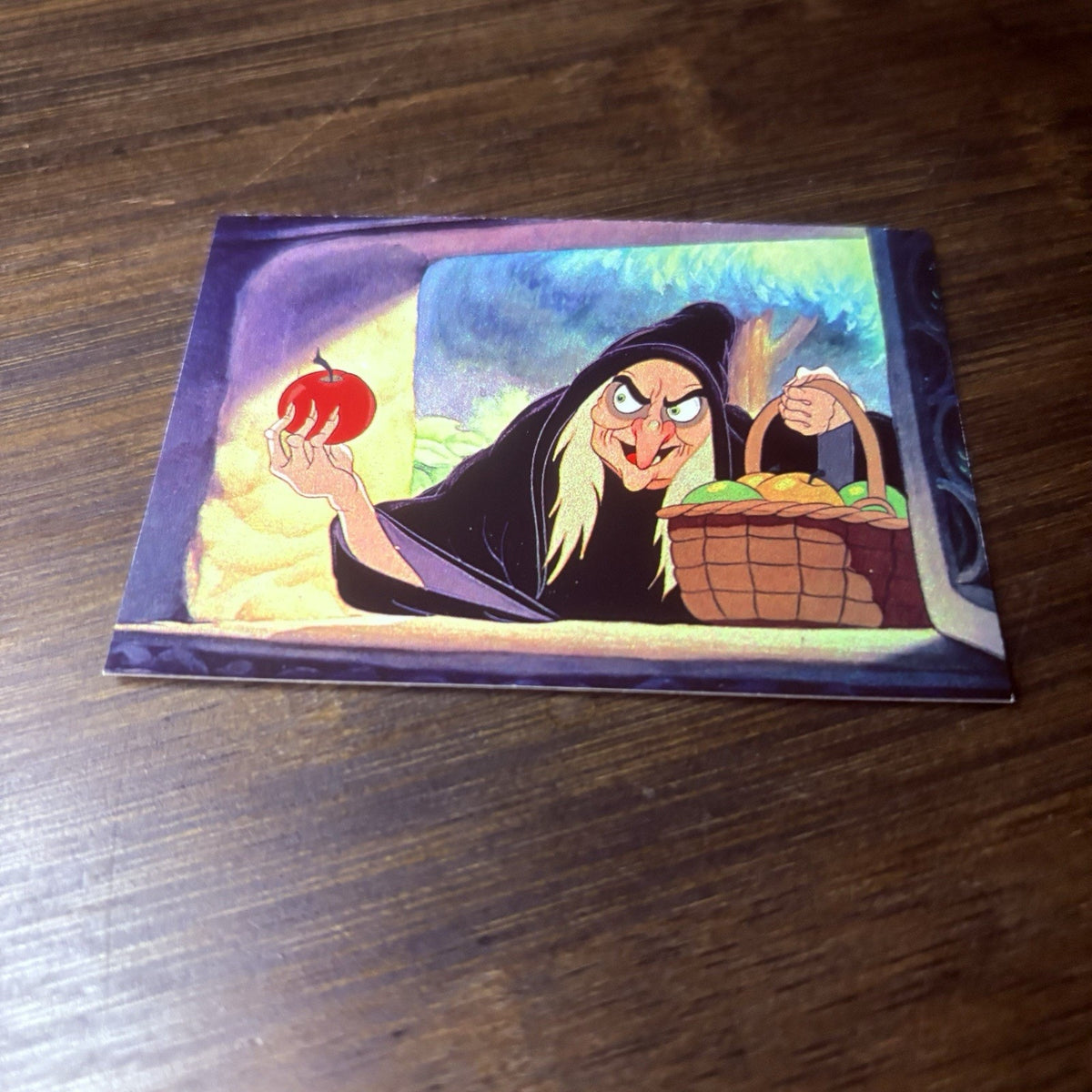 1994 SkyBox Disney Snow White #46 "Have a bite" High Grade Trading Card