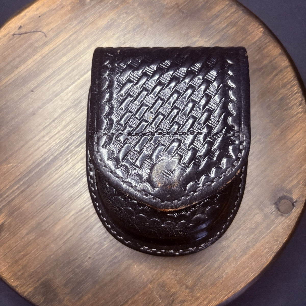 Aker 500 Handcuff Case, Leather Black Basket Weave Round