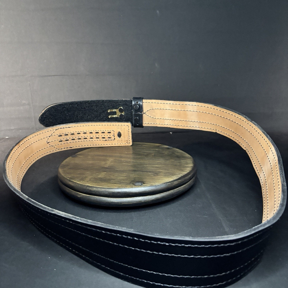 Safariland 94P Duty Belt Size 44" Hook & Loop Belt Keeper Leather 2.25 Hi-Gloss