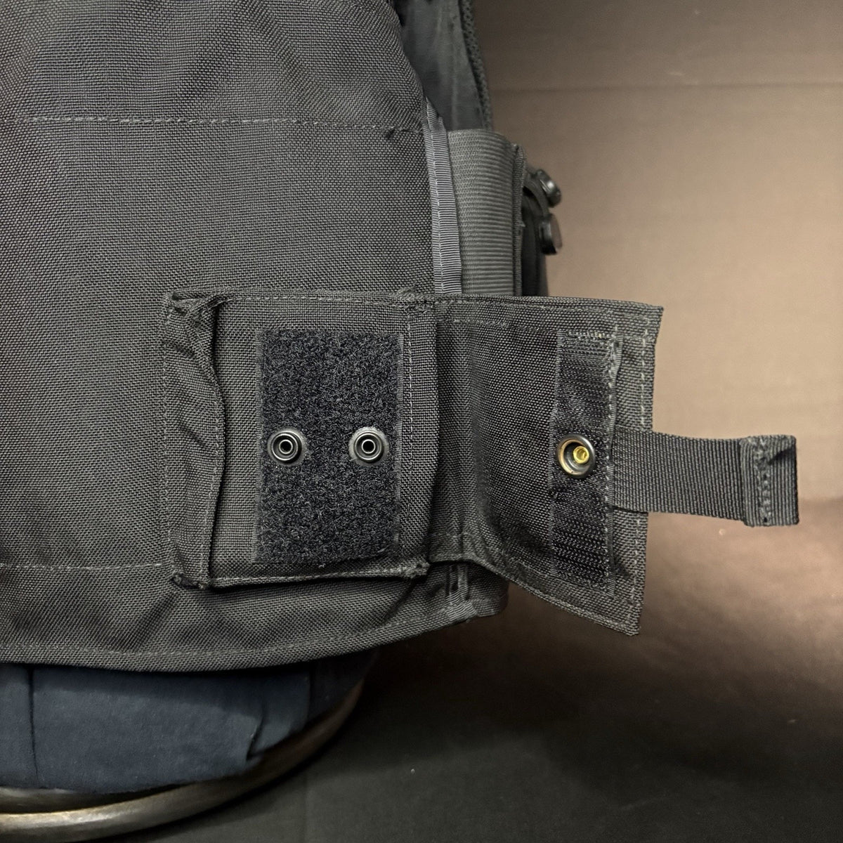 ABA Tactical Plate Carrier Vest Size Large Black With Pouches