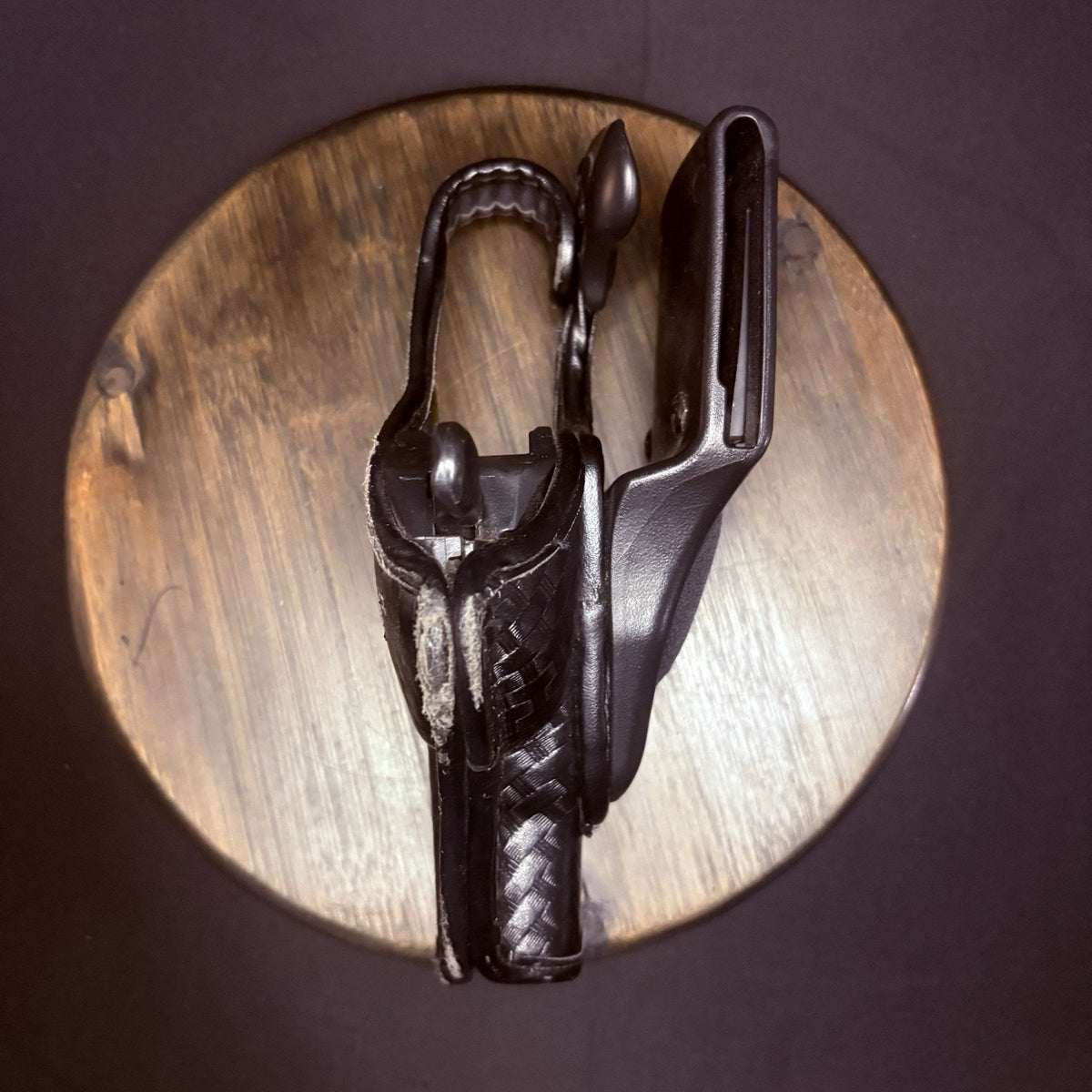 Bianchi GLOCK 17/22 Holster Left Hand Snap And Lock AccuMold Basketweave Leather