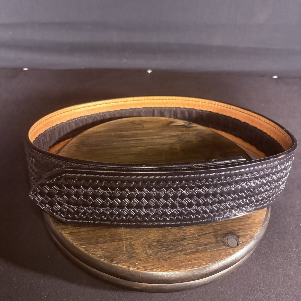 Don Hume Duty Belt Size 26" Basketweave Leather 2.25" Wide Belt Hook & Loop