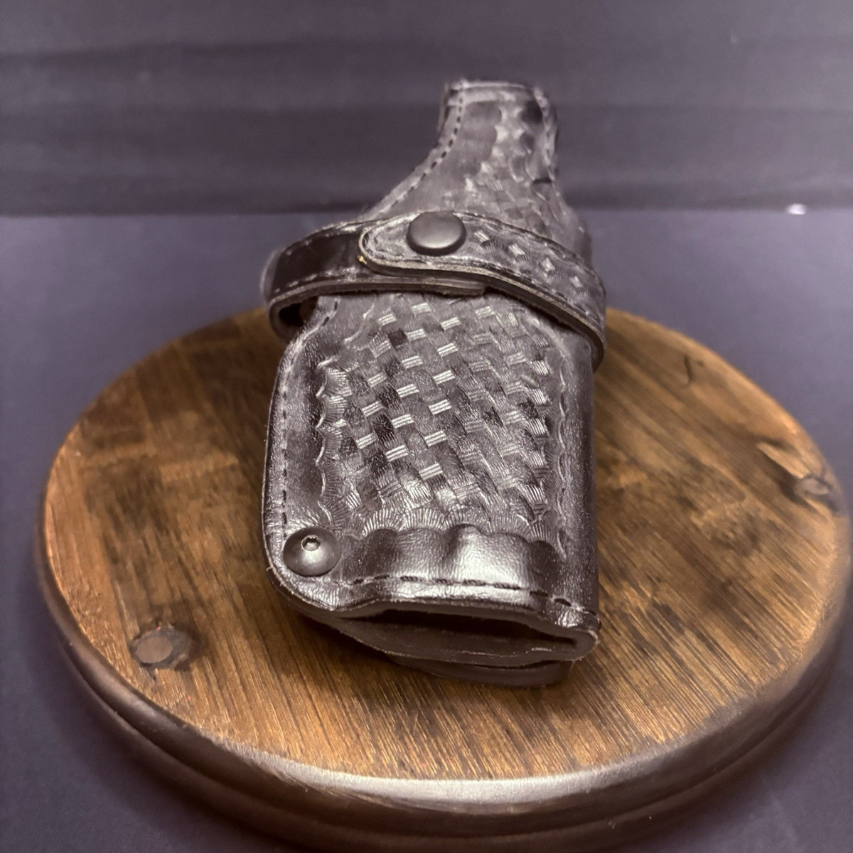 Safariland SIG P-226 Duty Holster 070 Retention Snap Strap, Black Basket Weave
