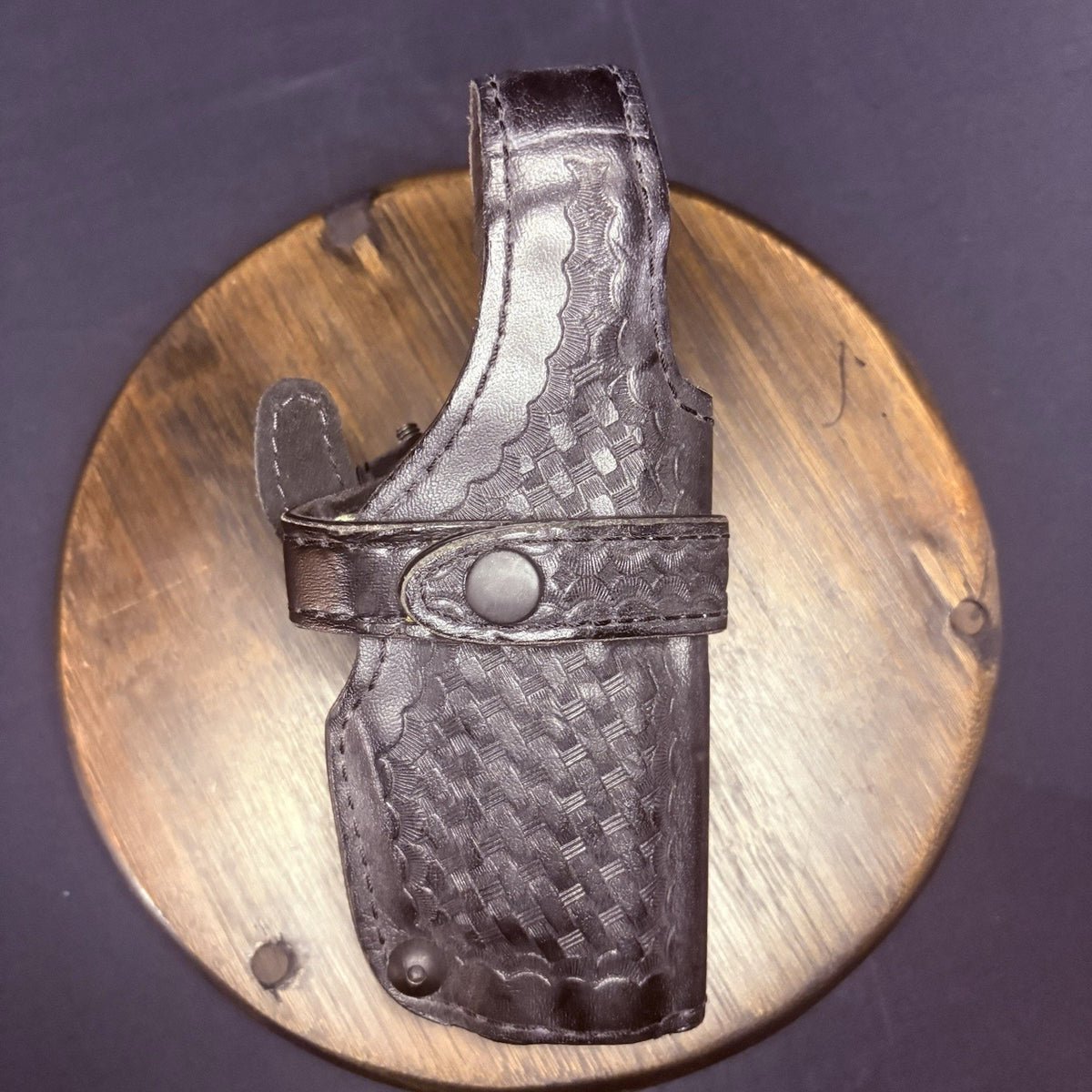 Safariland SIG P-226 Duty Holster 070 Retention Snap Strap, Black Basket Weave